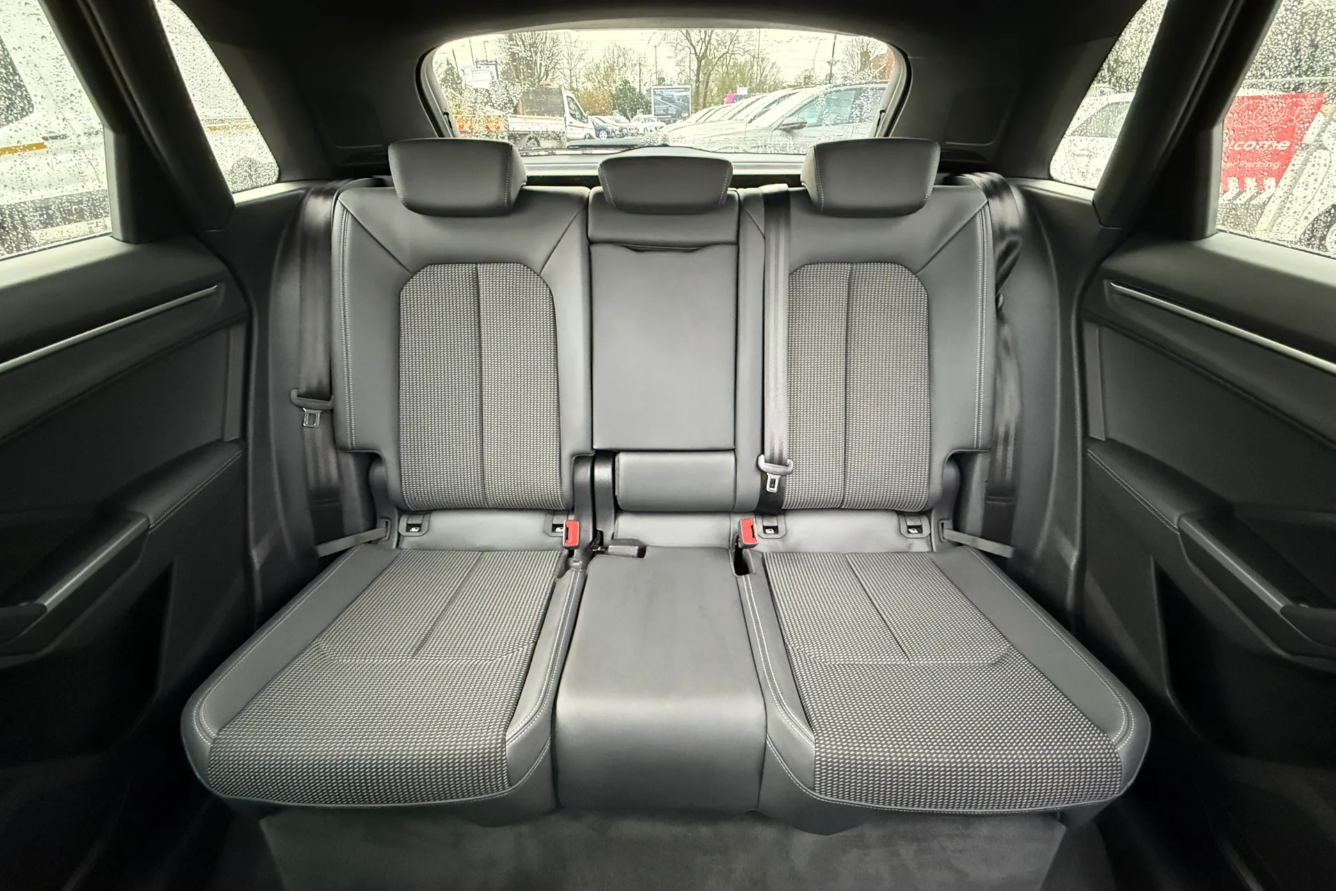 Audi Q3 thumbnail image number 35