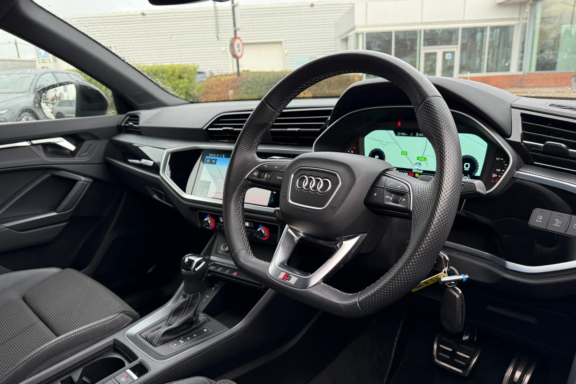 Audi Q3 thumbnail image number 25