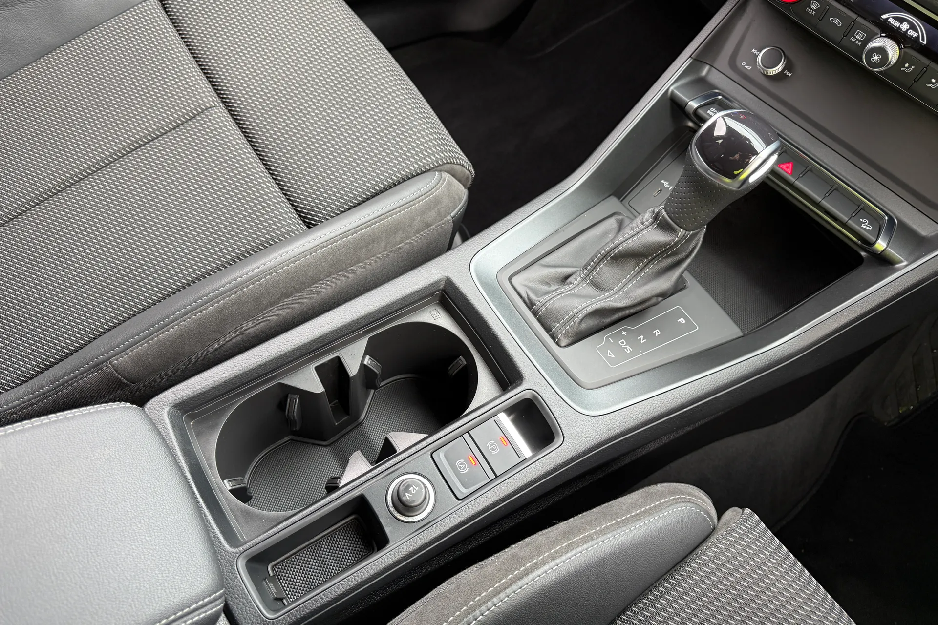 Audi Q3 thumbnail image number 37