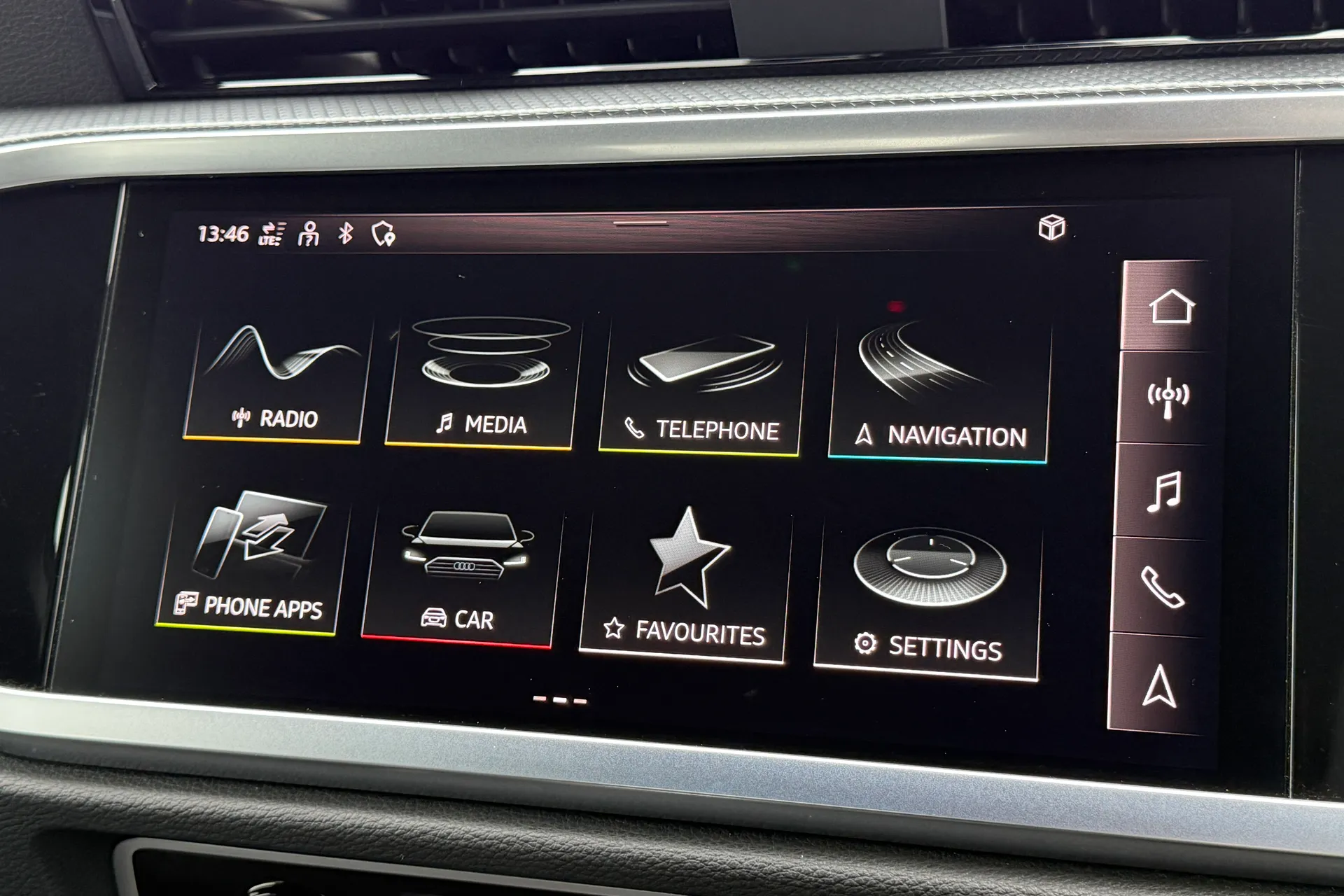 Audi Q3 thumbnail image number 11