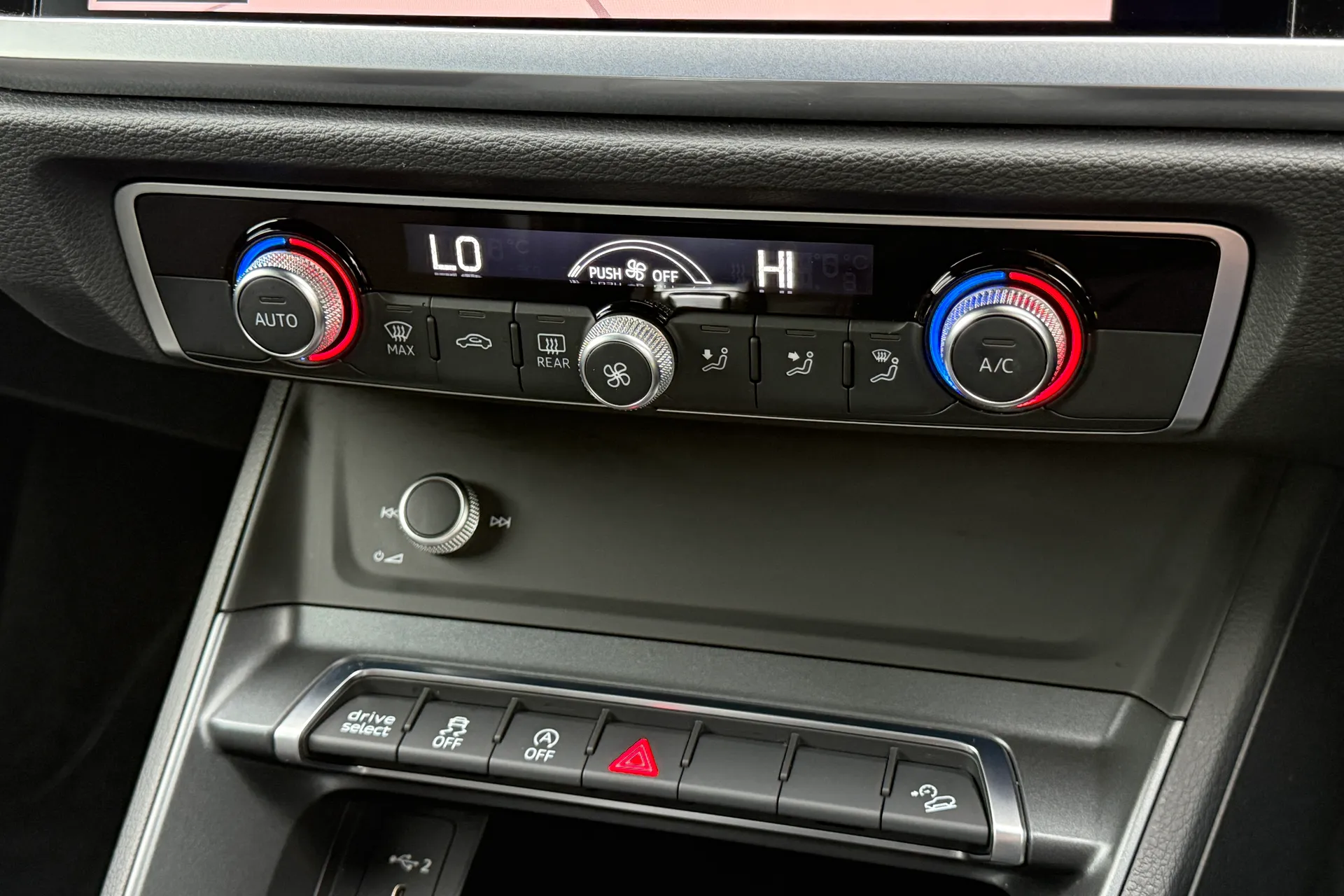 Audi Q3 thumbnail image number 13