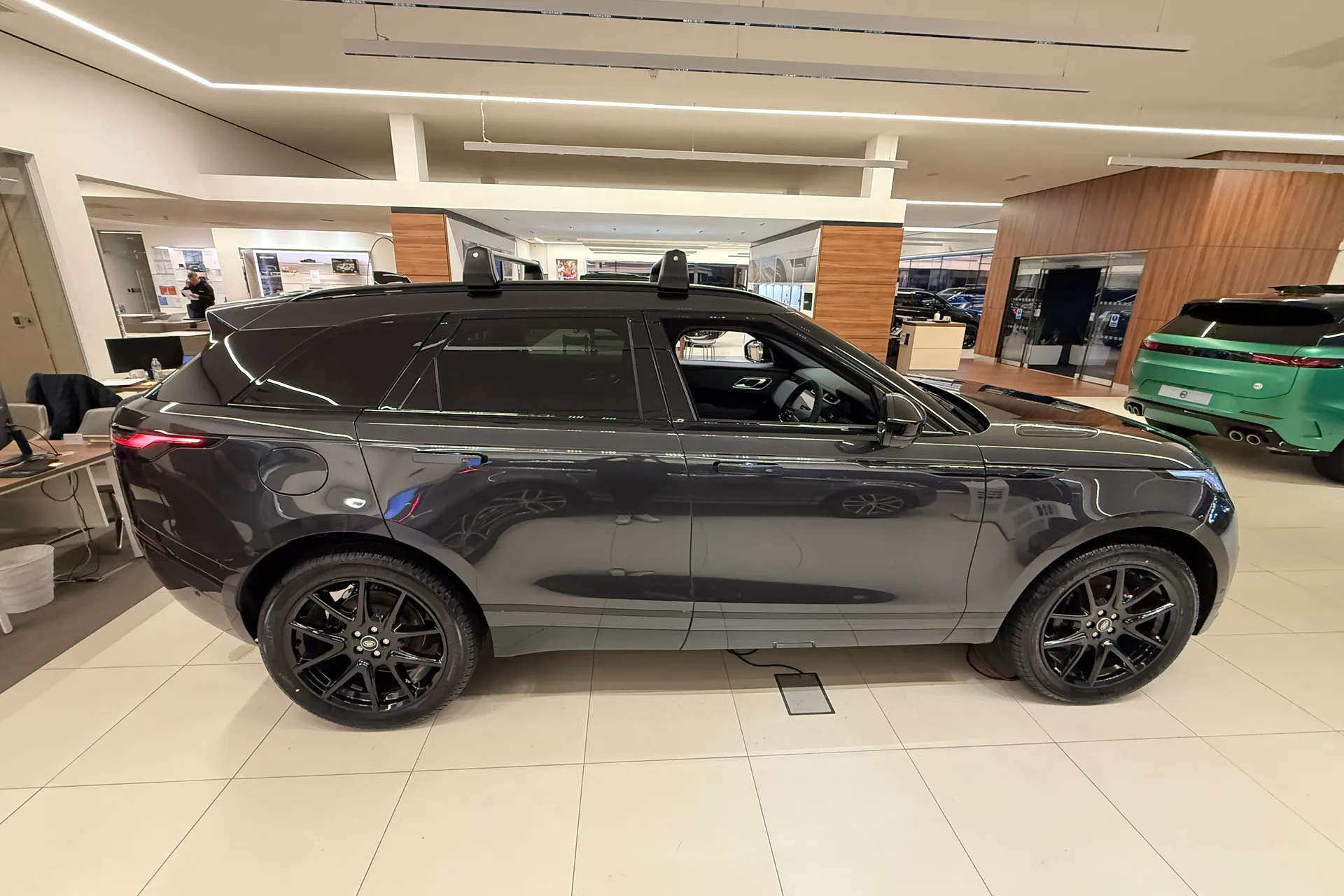 LAND ROVER RANGE ROVER VELAR thumbnail image number 6