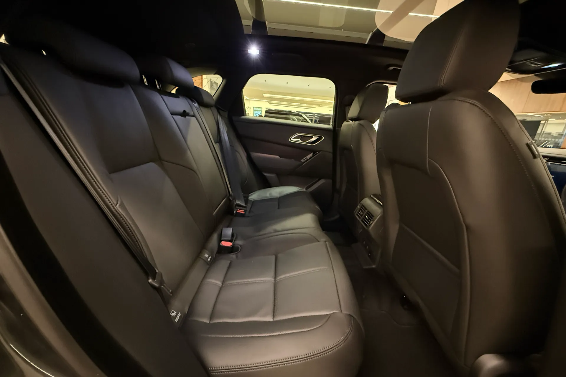 LAND ROVER RANGE ROVER VELAR thumbnail image number 10