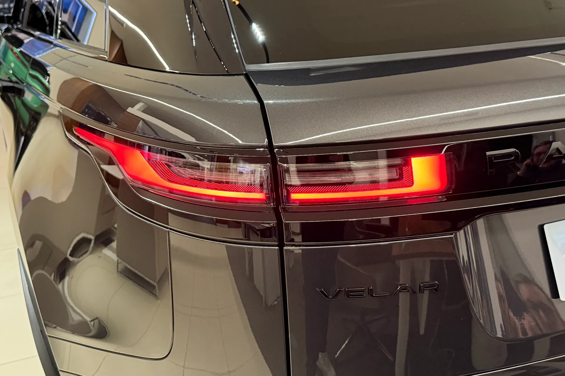 LAND ROVER RANGE ROVER VELAR thumbnail image number 14