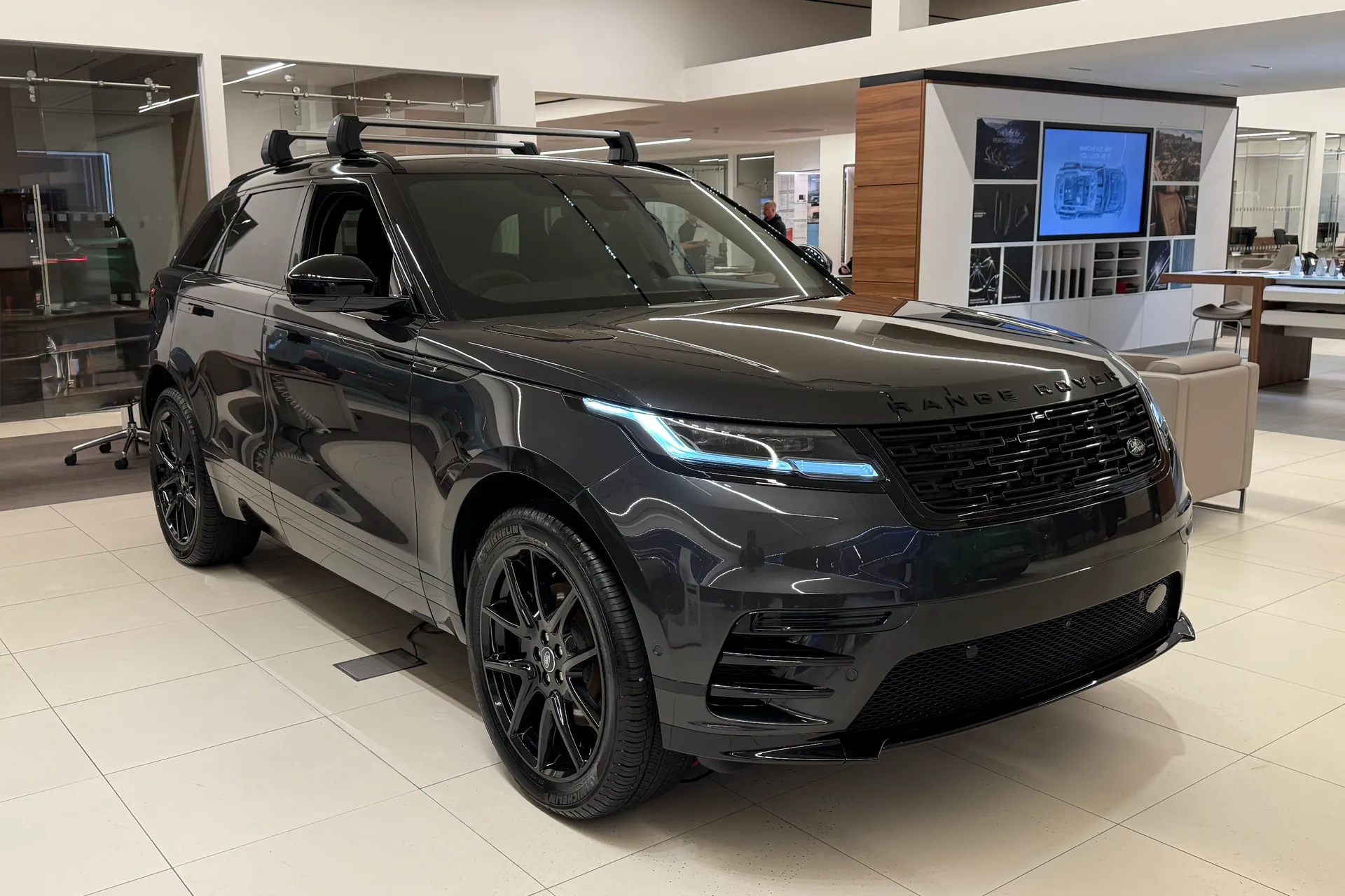 LAND ROVER RANGE ROVER VELAR focused image