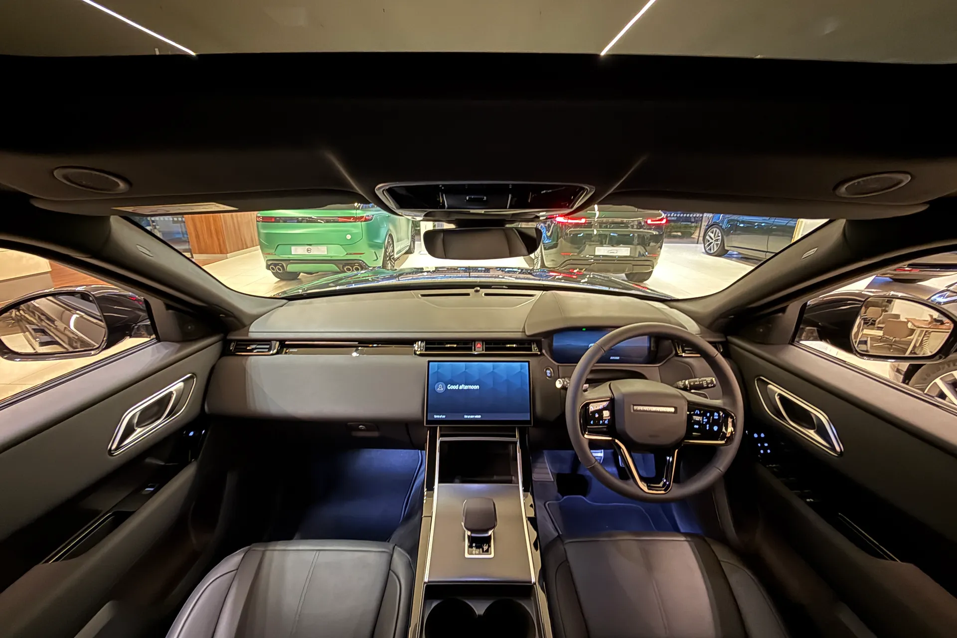 LAND ROVER RANGE ROVER VELAR thumbnail image number 3