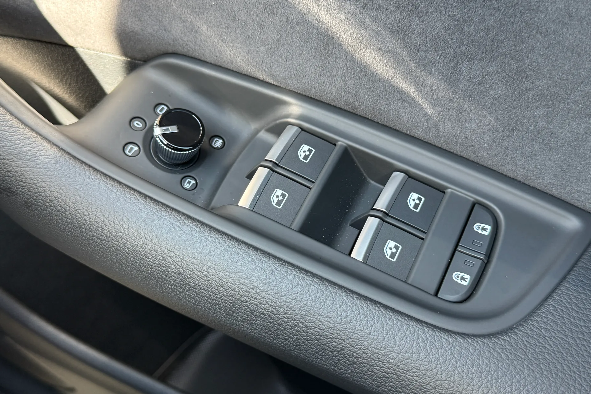Audi Q8 thumbnail image number 18