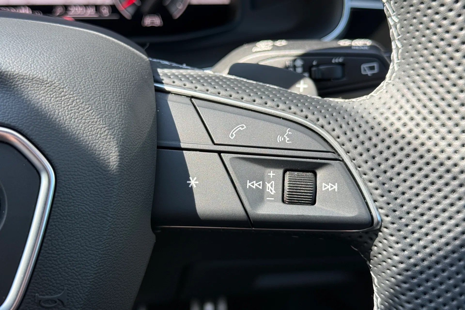 Audi Q8 thumbnail image number 13
