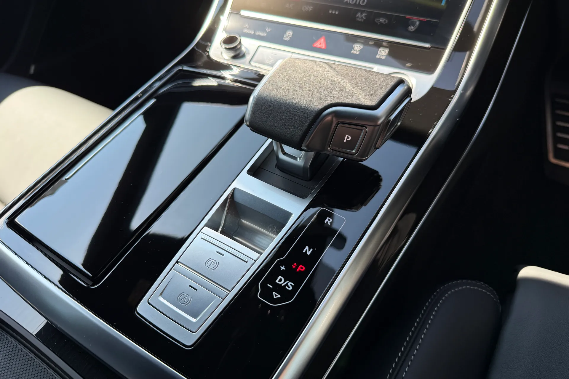 Audi Q8 thumbnail image number 31