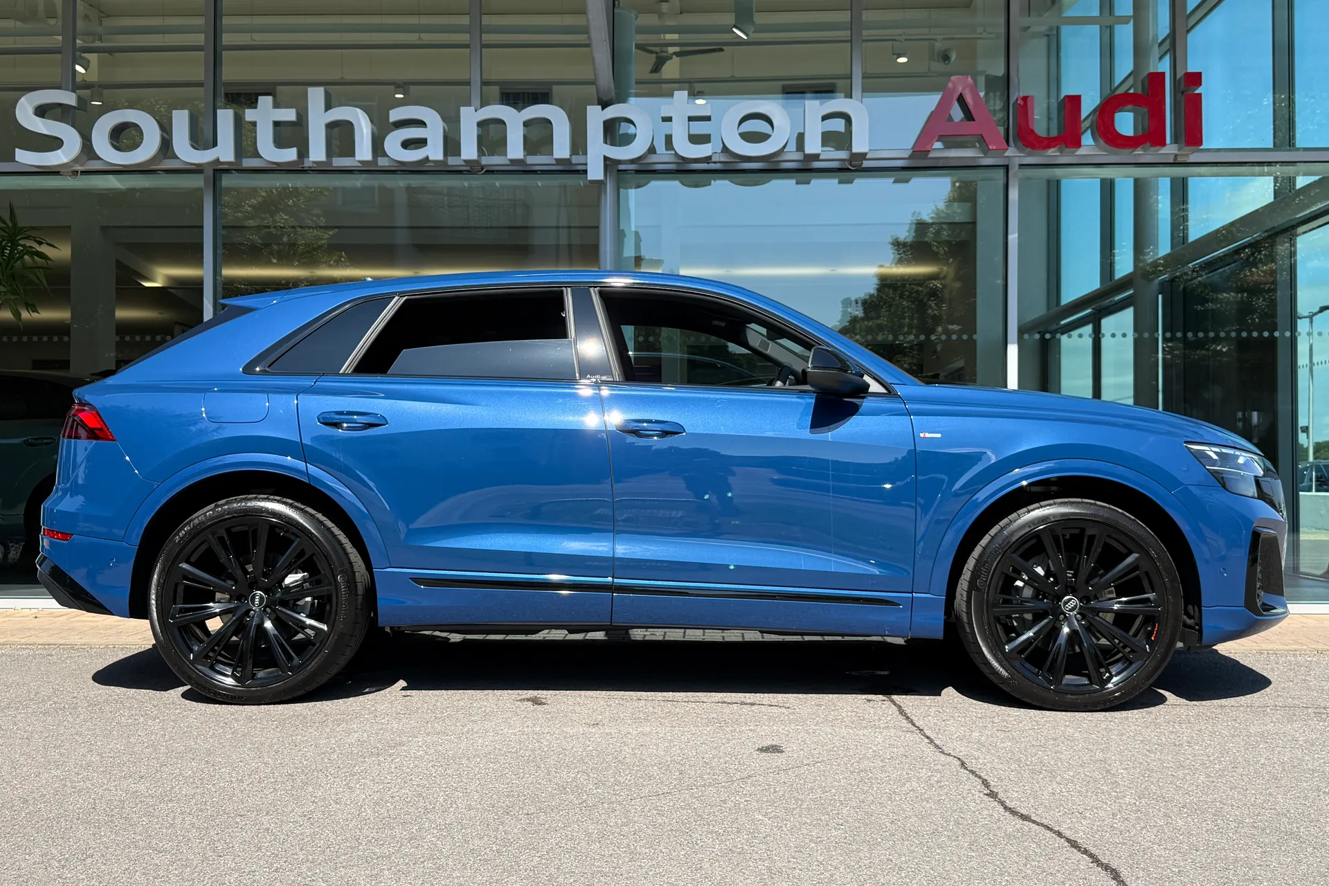 Audi Q8 thumbnail image number 2