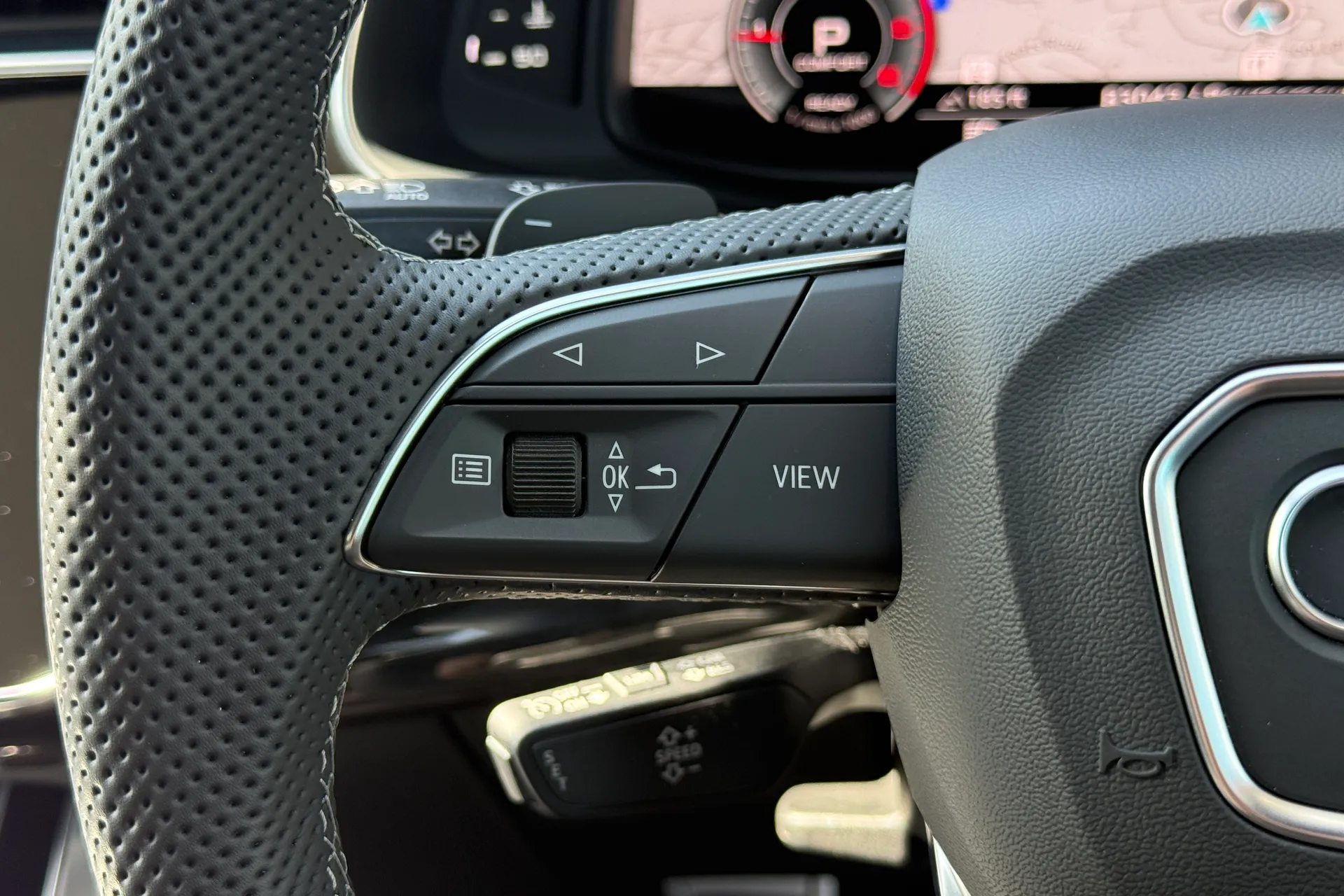 Audi Q8 thumbnail image number 11