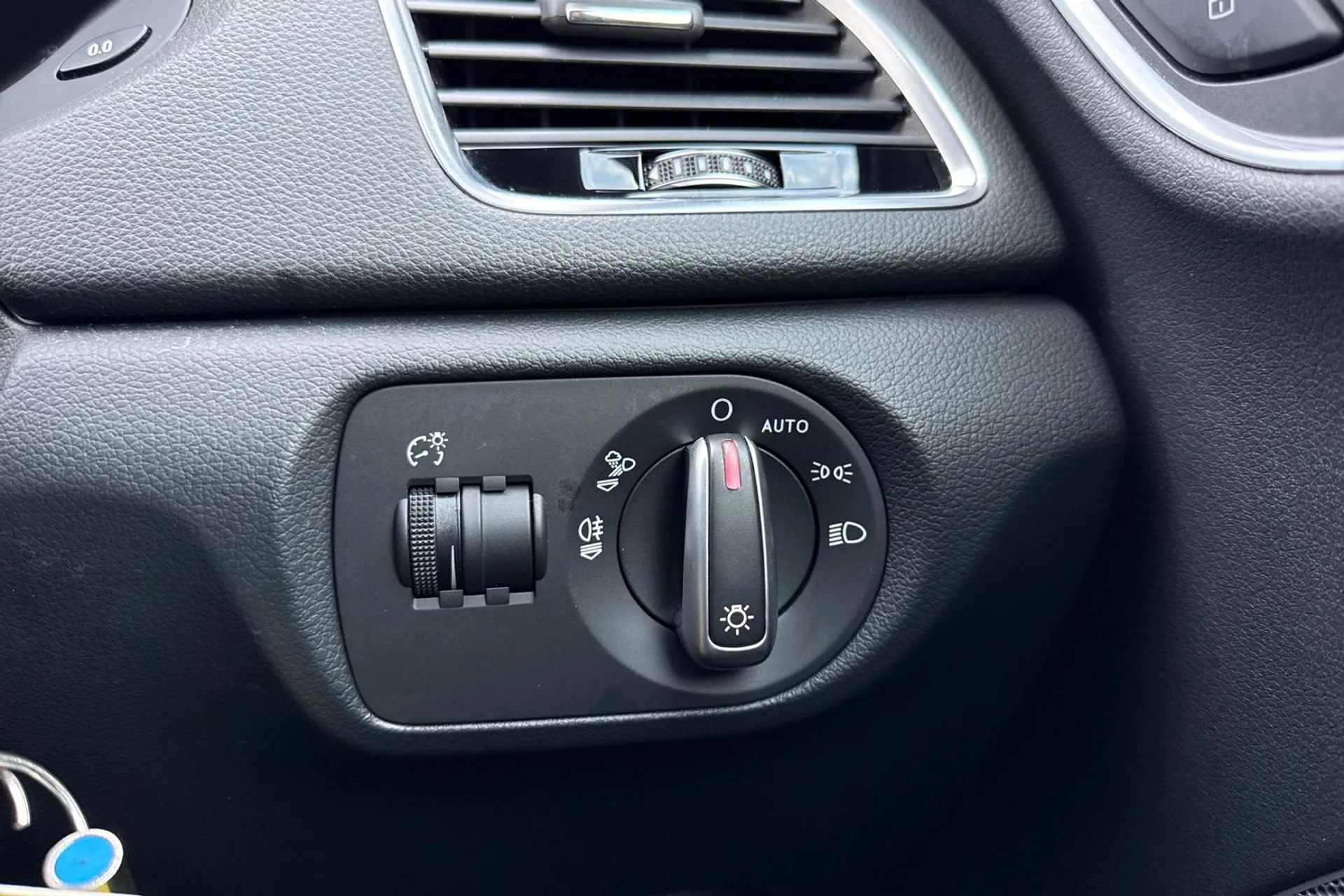 Audi Q3 thumbnail image number 37