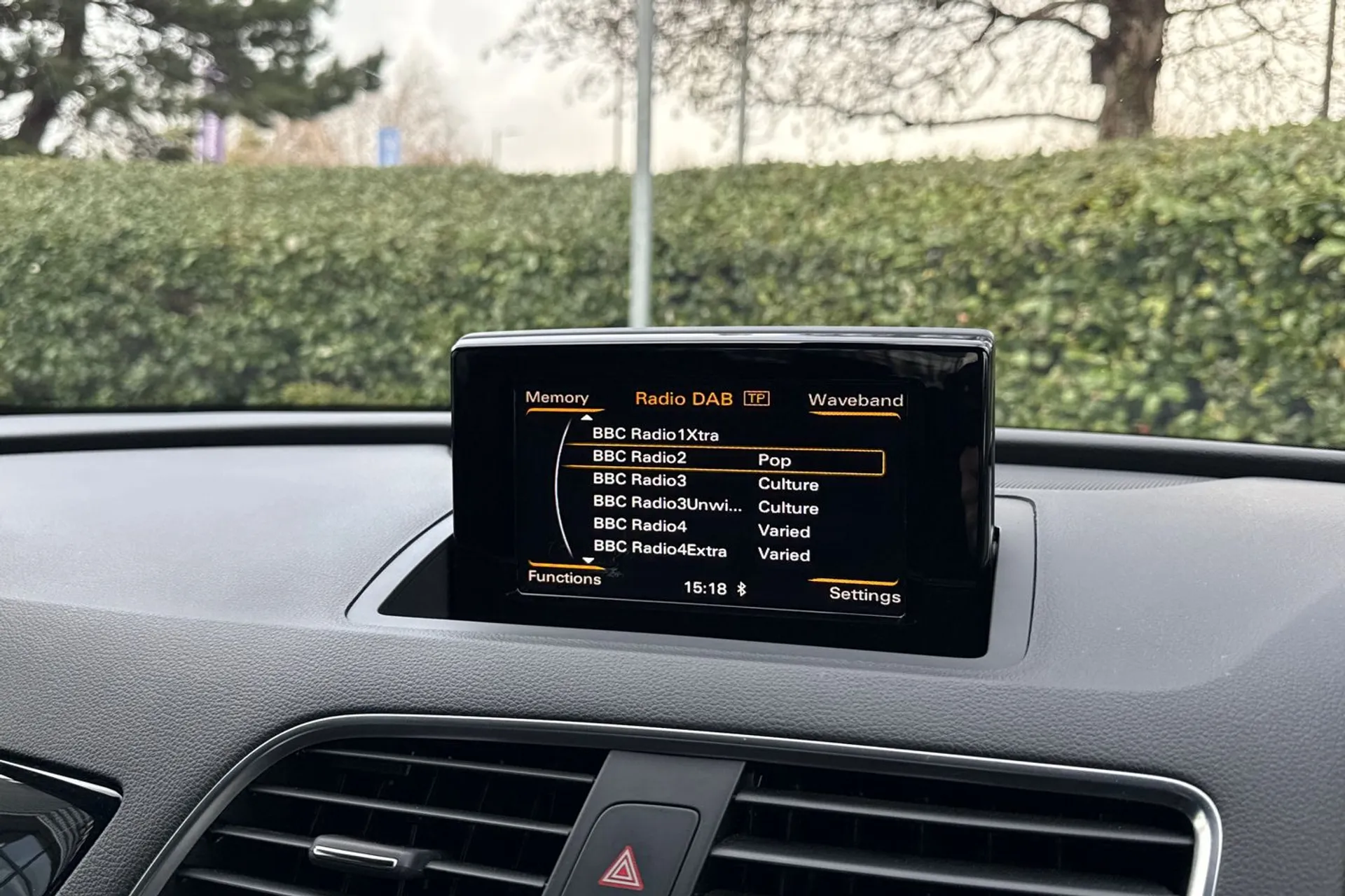 Audi Q3 thumbnail image number 23