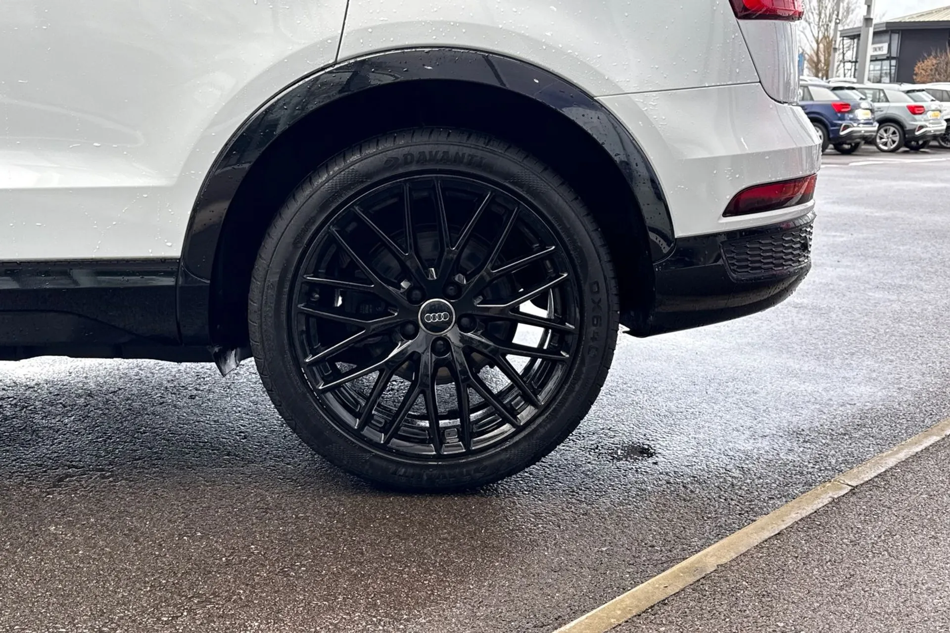 Audi Q3 thumbnail image number 21