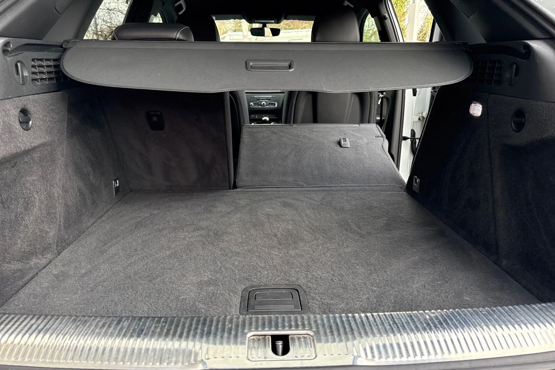 Audi Q3 thumbnail image number 38