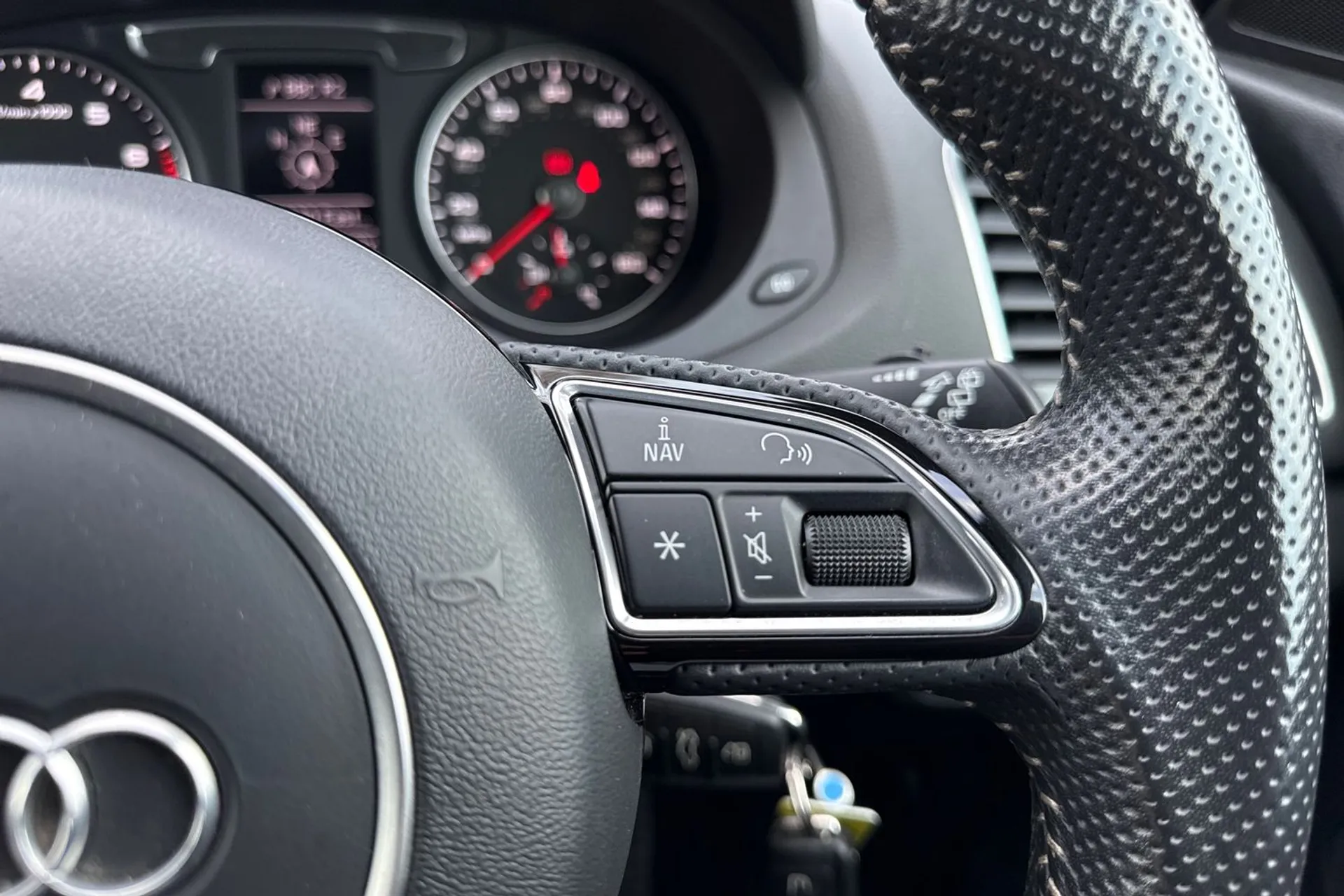 Audi Q3 thumbnail image number 26