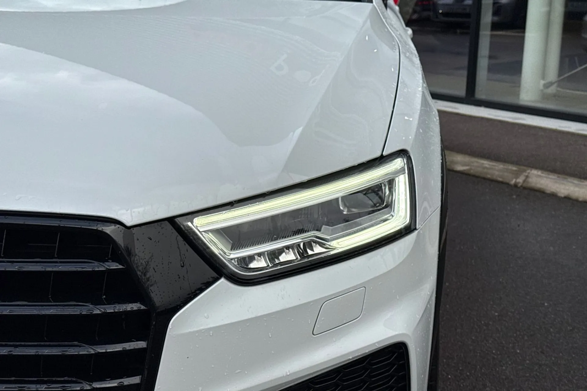 Audi Q3 thumbnail image number 32