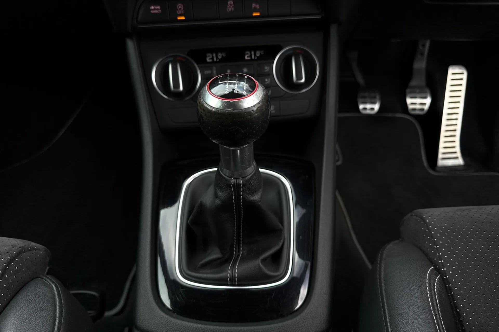 Audi Q3 thumbnail image number 31