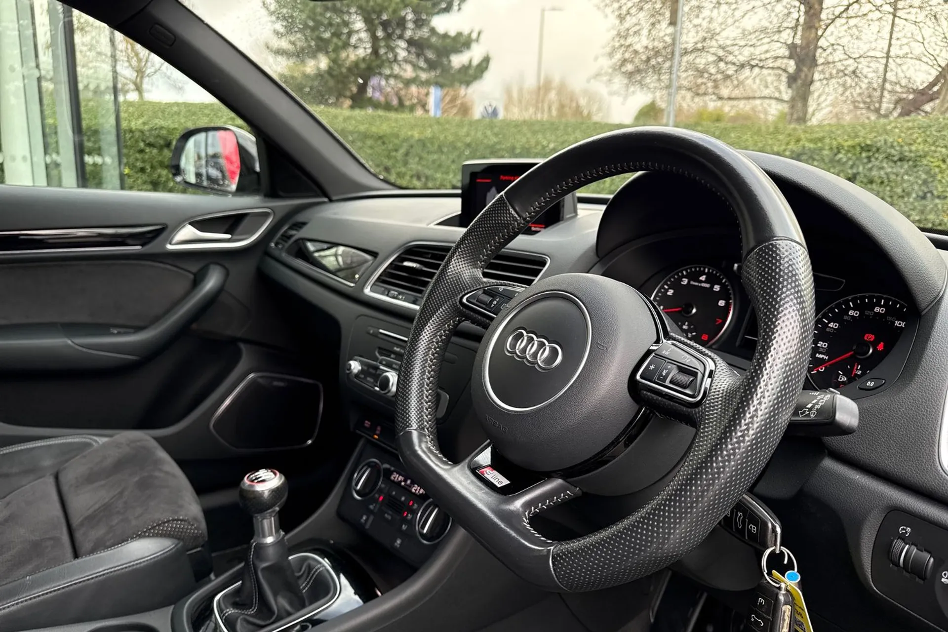 Audi Q3 thumbnail image number 17