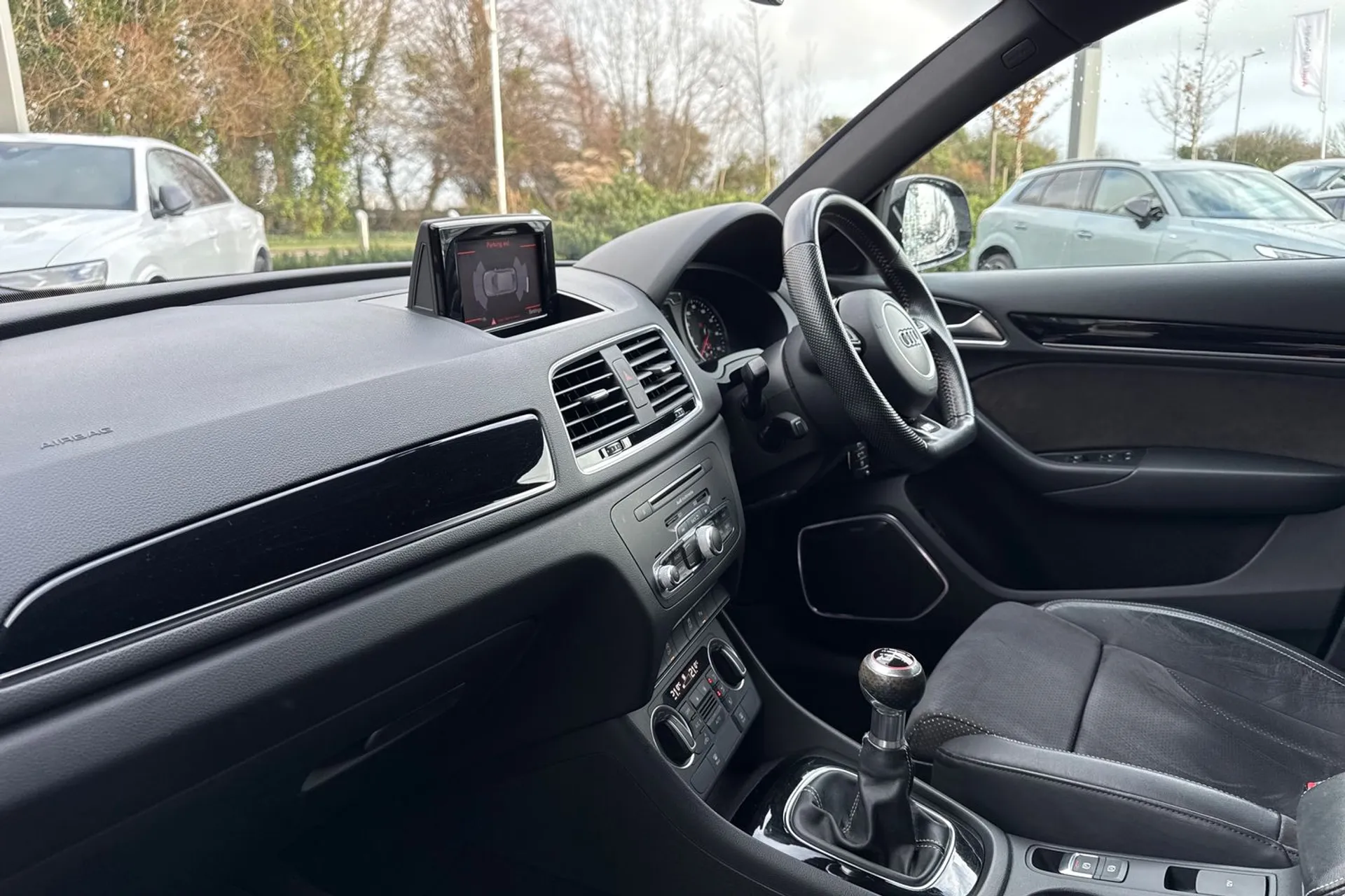 Audi Q3 thumbnail image number 12