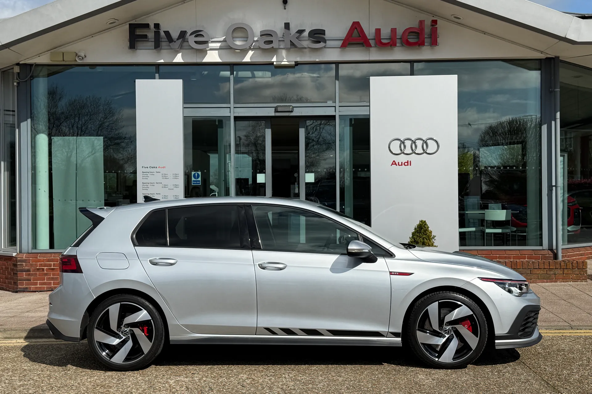VOLKSWAGEN GOLF thumbnail image number 2