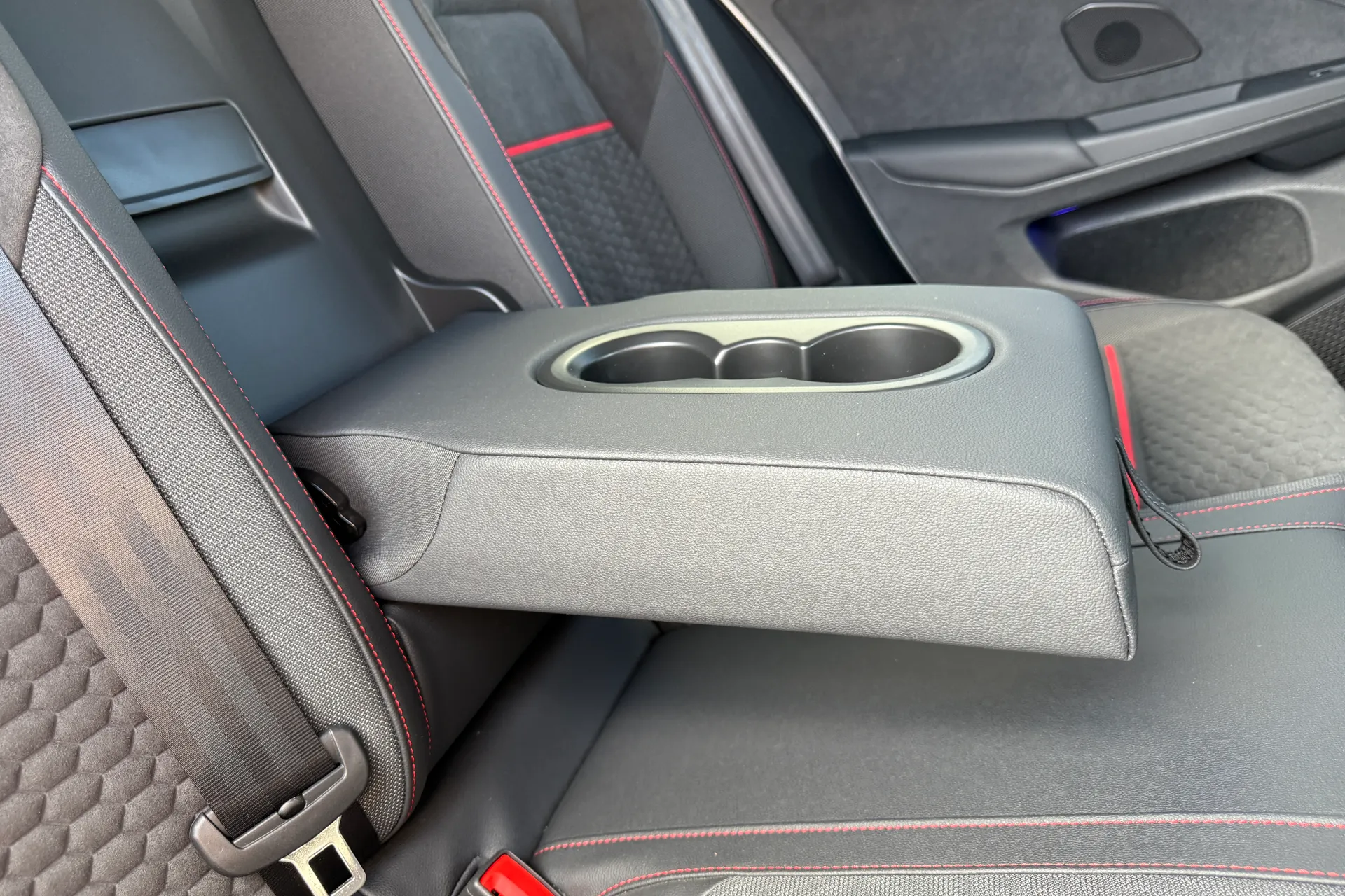 VOLKSWAGEN GOLF thumbnail image number 46