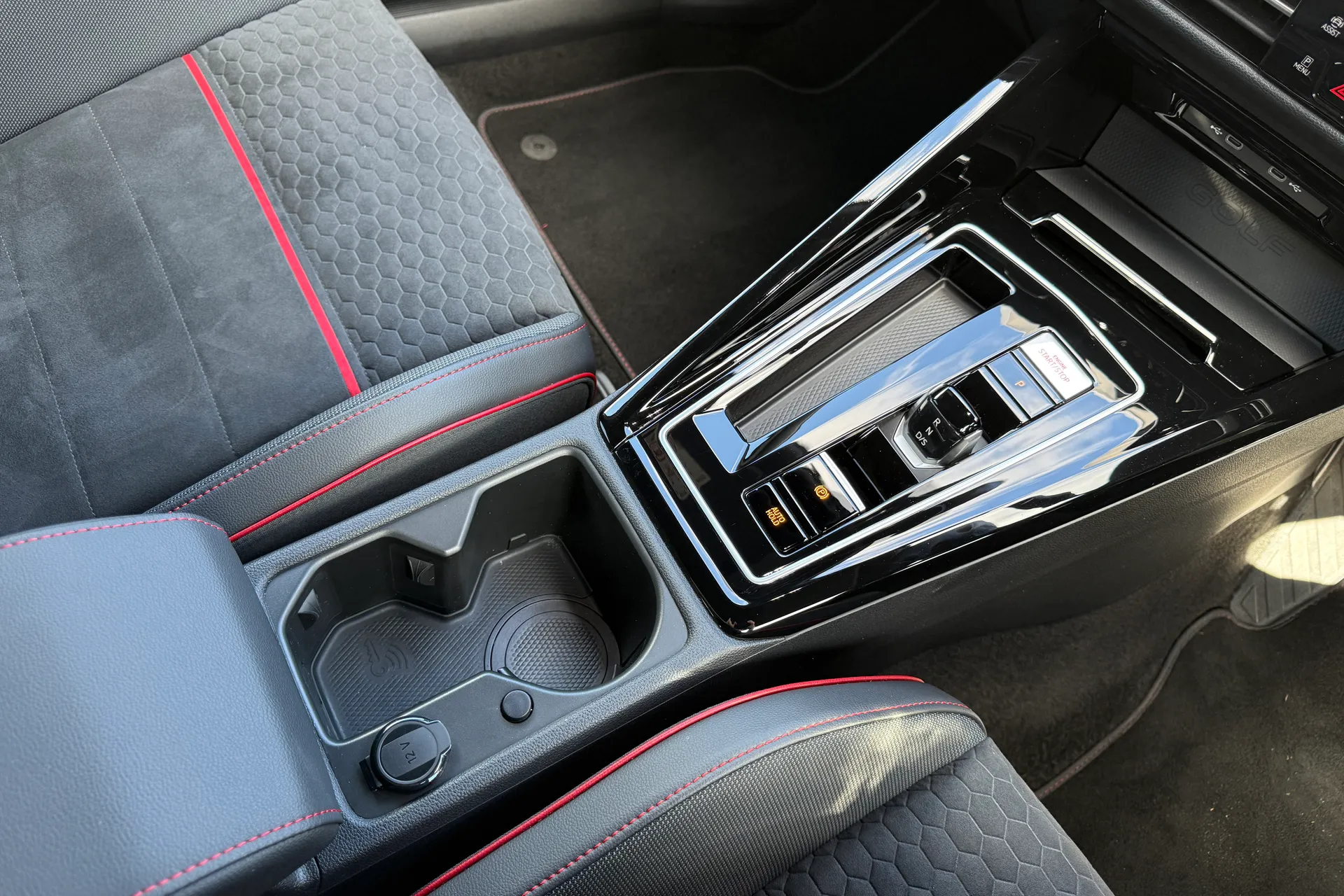 VOLKSWAGEN GOLF thumbnail image number 39