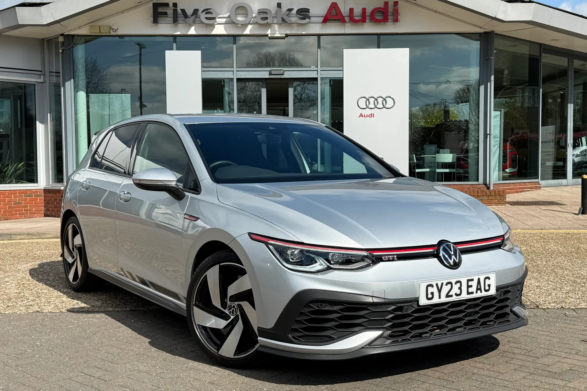 VOLKSWAGEN GOLF focused image