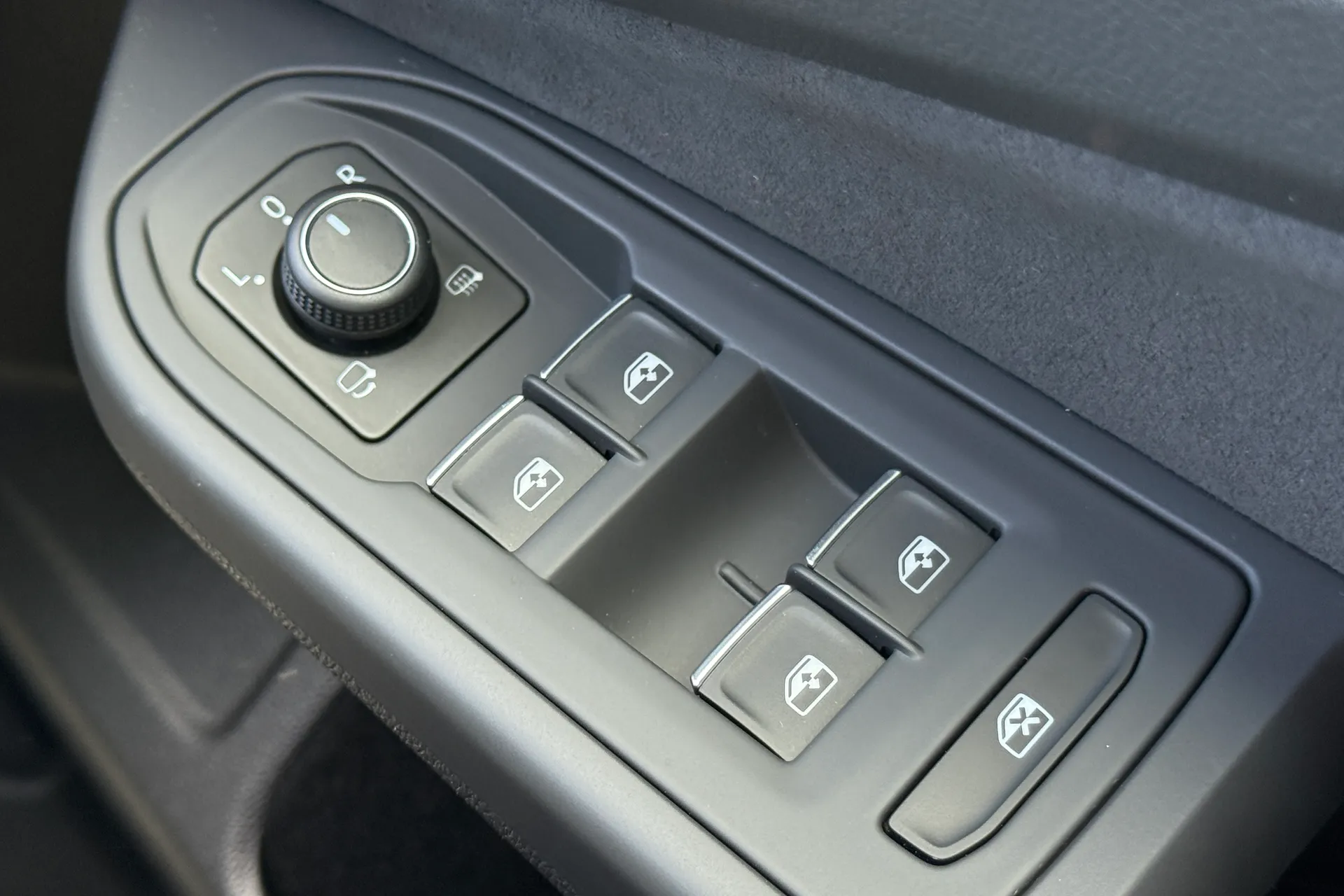 VOLKSWAGEN GOLF thumbnail image number 19