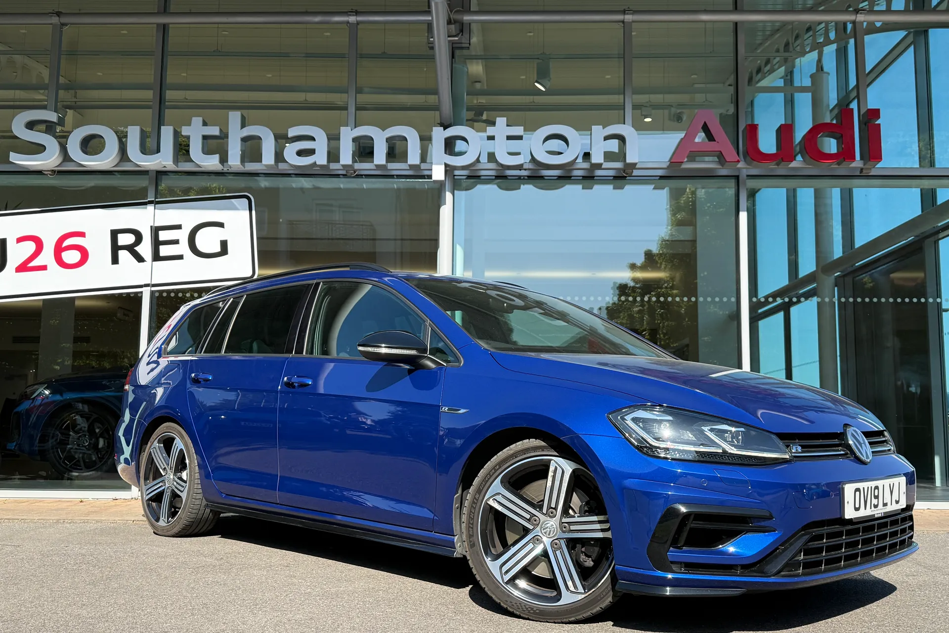 VOLKSWAGEN GOLF focused image