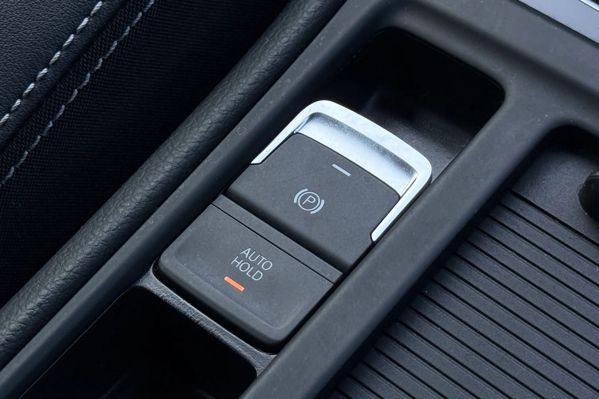 VOLKSWAGEN GOLF thumbnail image number 26