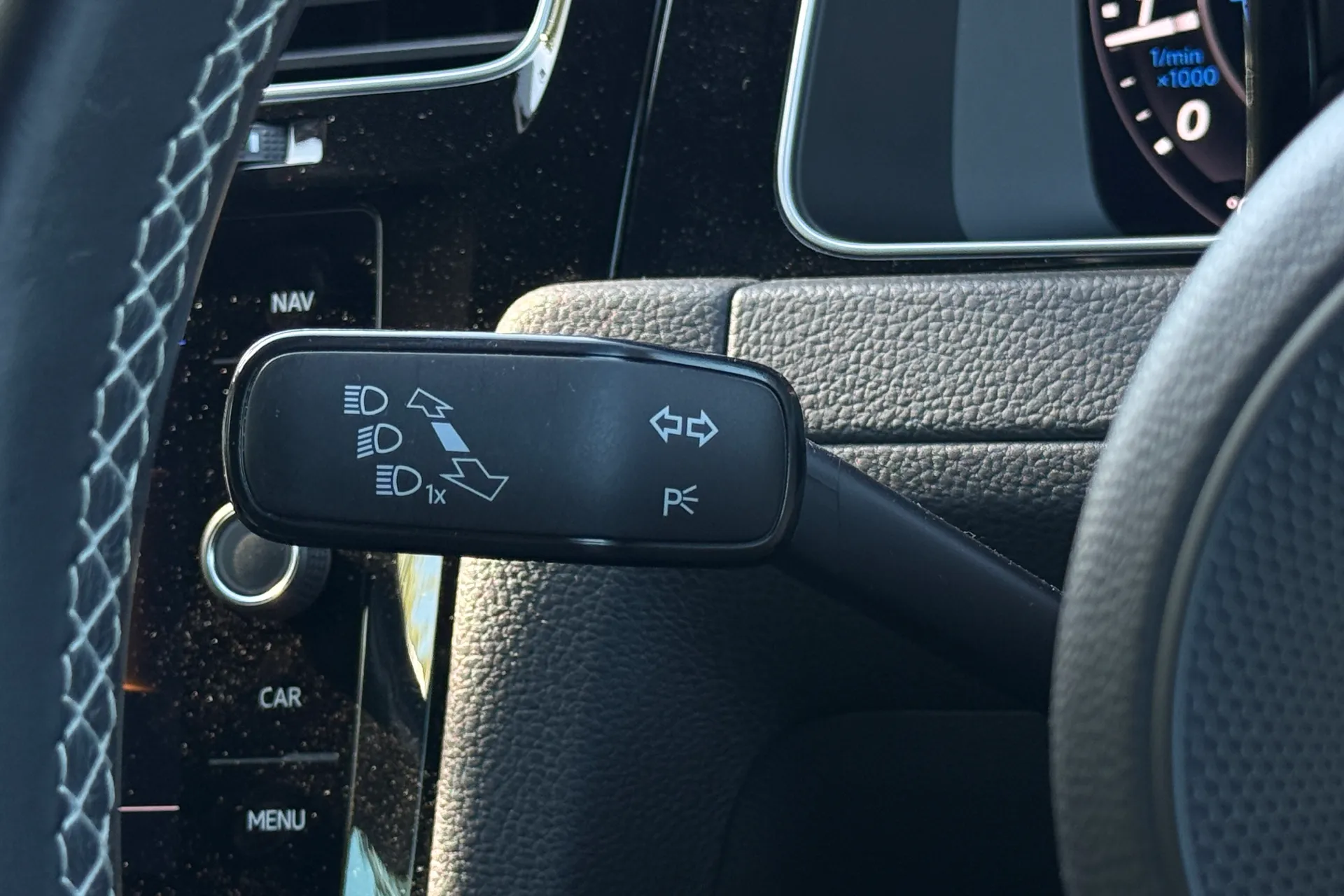 VOLKSWAGEN GOLF thumbnail image number 19