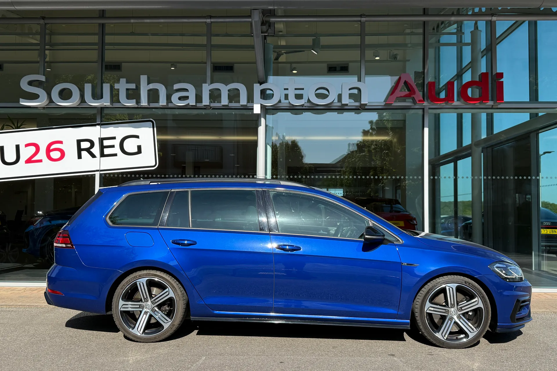 VOLKSWAGEN GOLF thumbnail image number 2