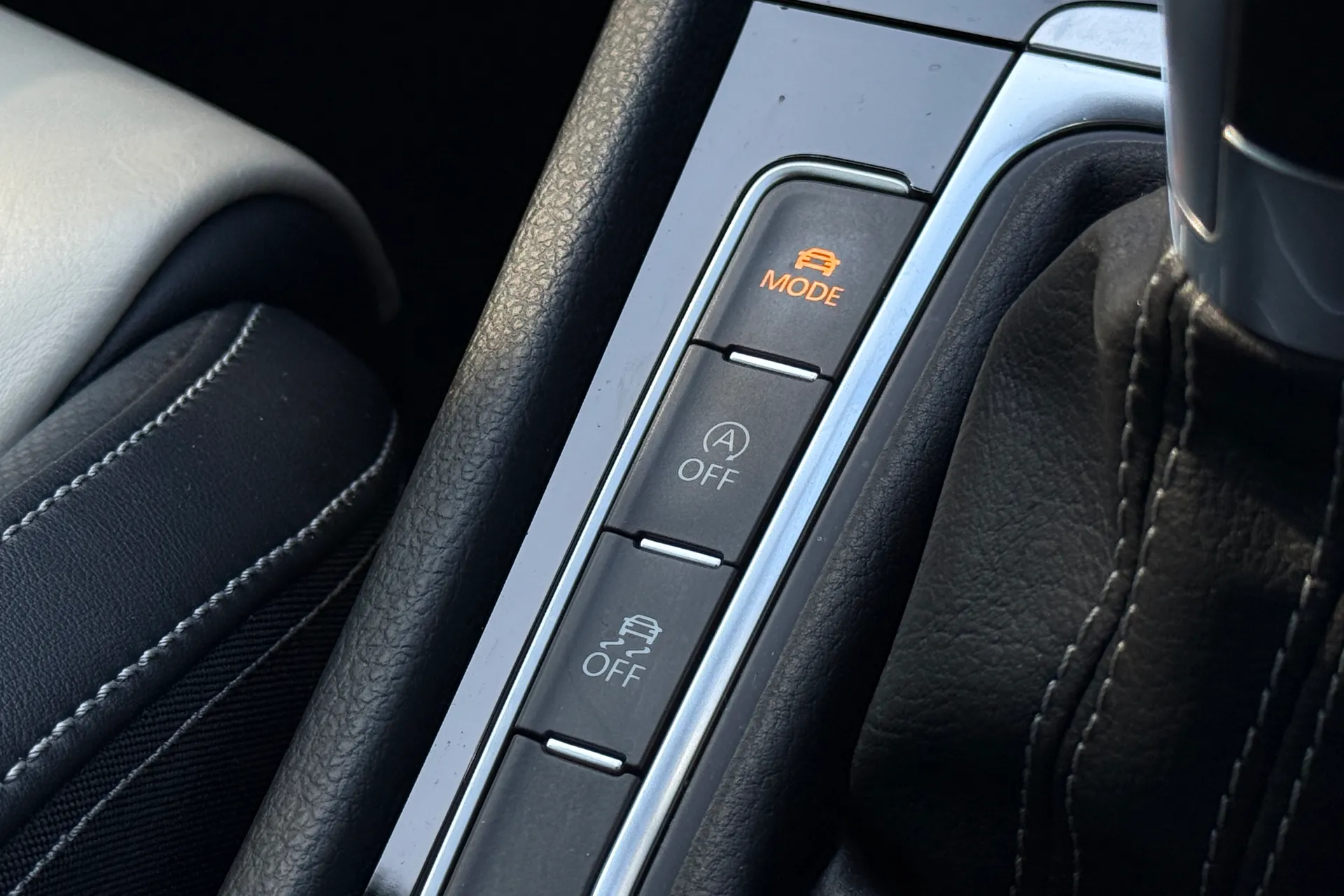 VOLKSWAGEN GOLF thumbnail image number 22