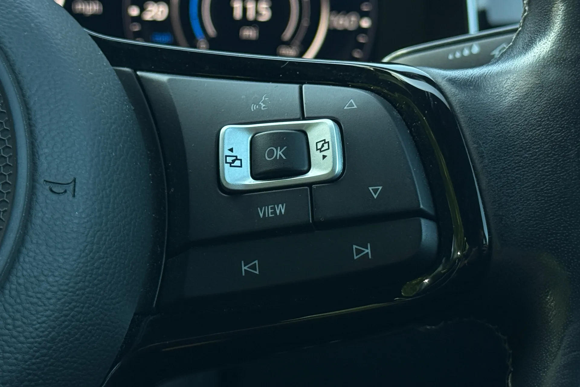 VOLKSWAGEN GOLF thumbnail image number 16