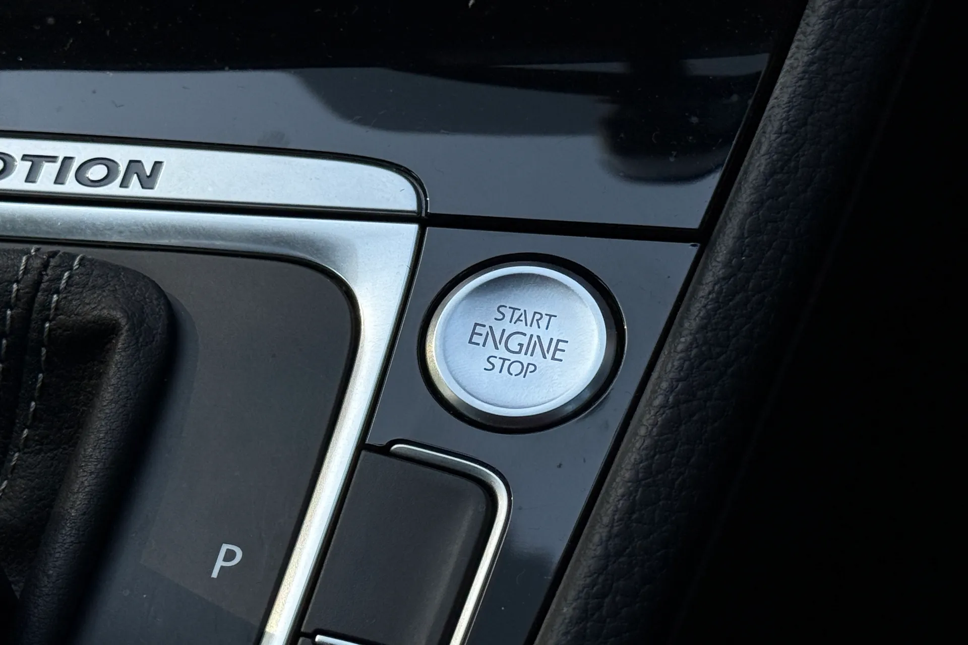 VOLKSWAGEN GOLF thumbnail image number 24