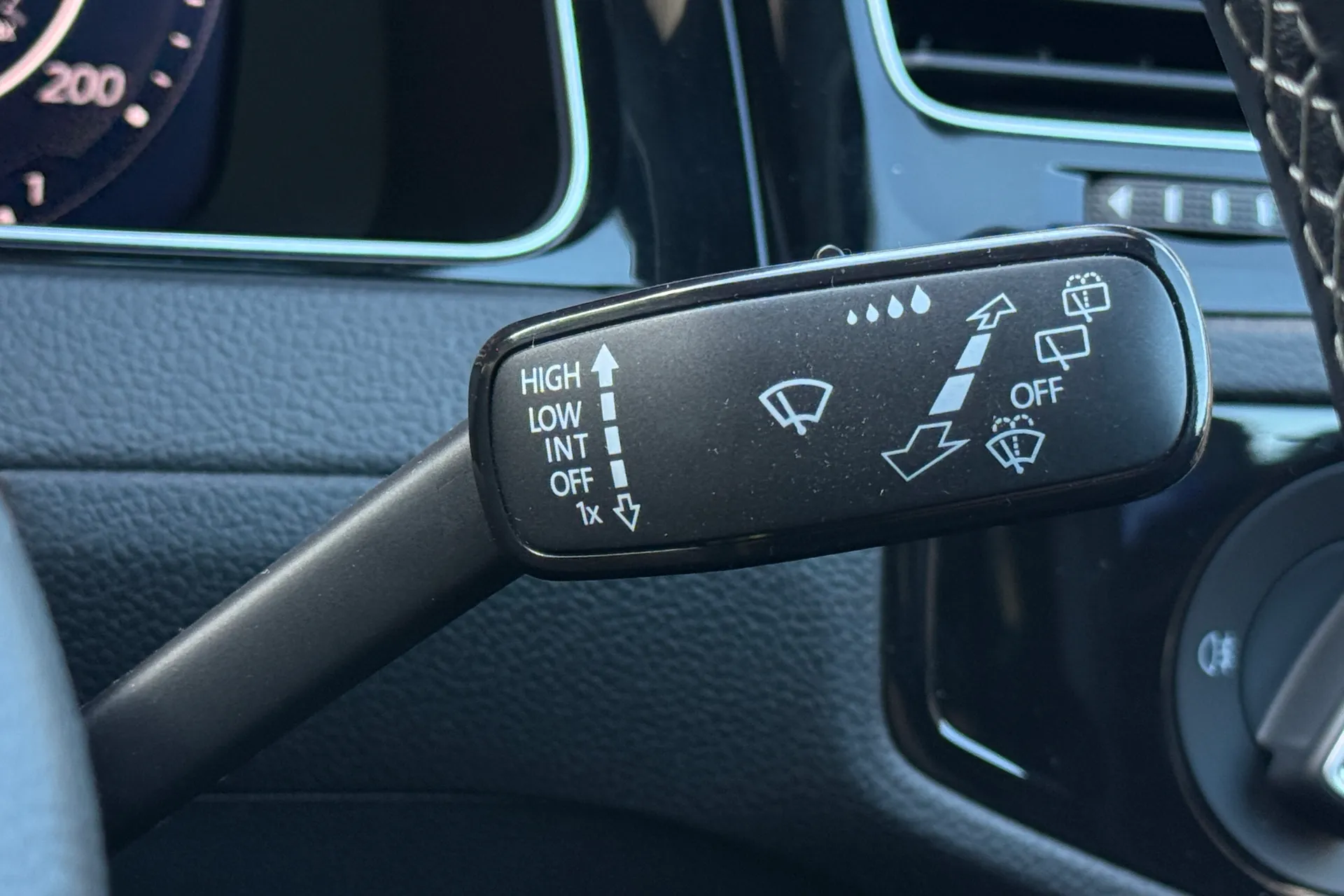 VOLKSWAGEN GOLF thumbnail image number 20