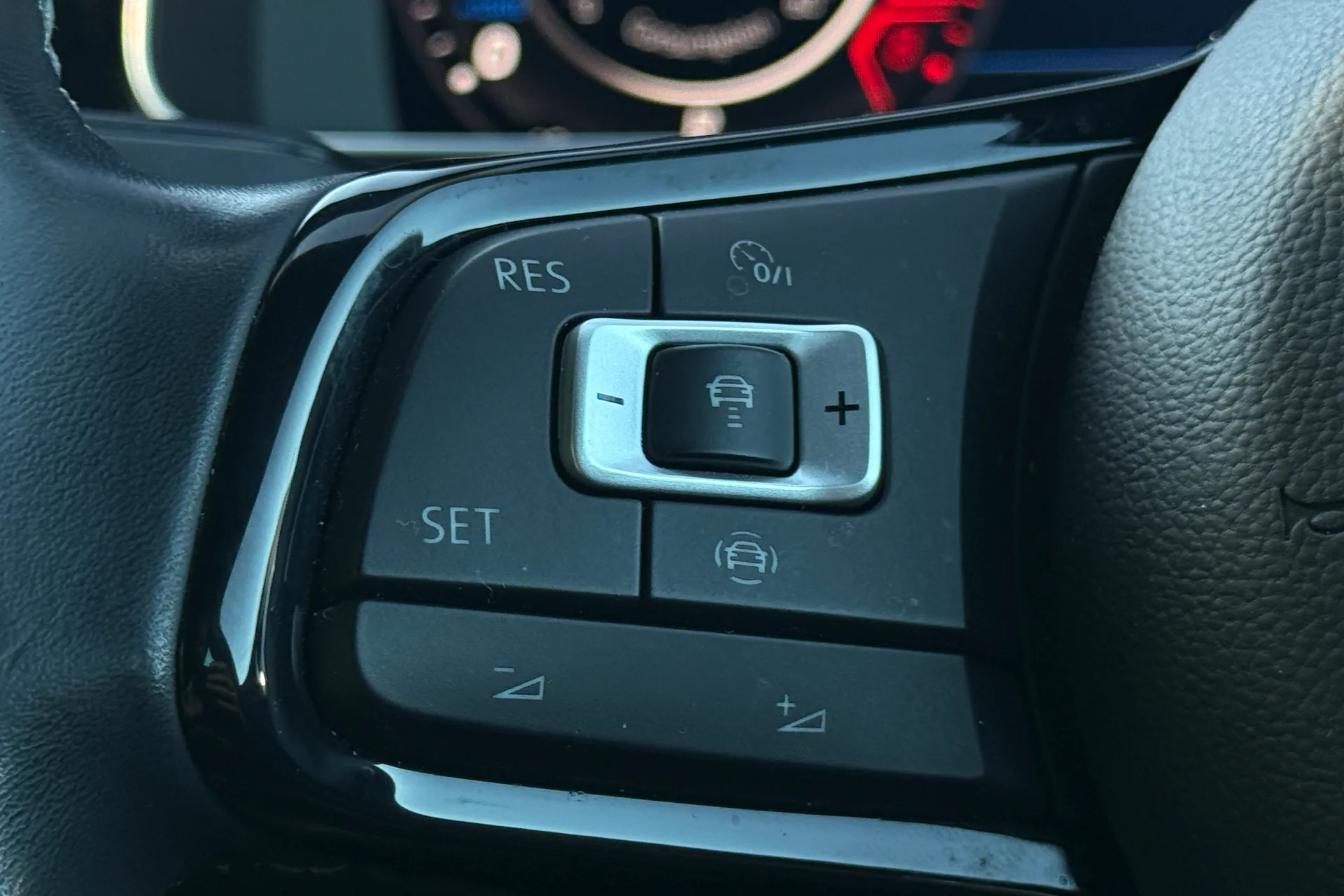 VOLKSWAGEN GOLF thumbnail image number 17