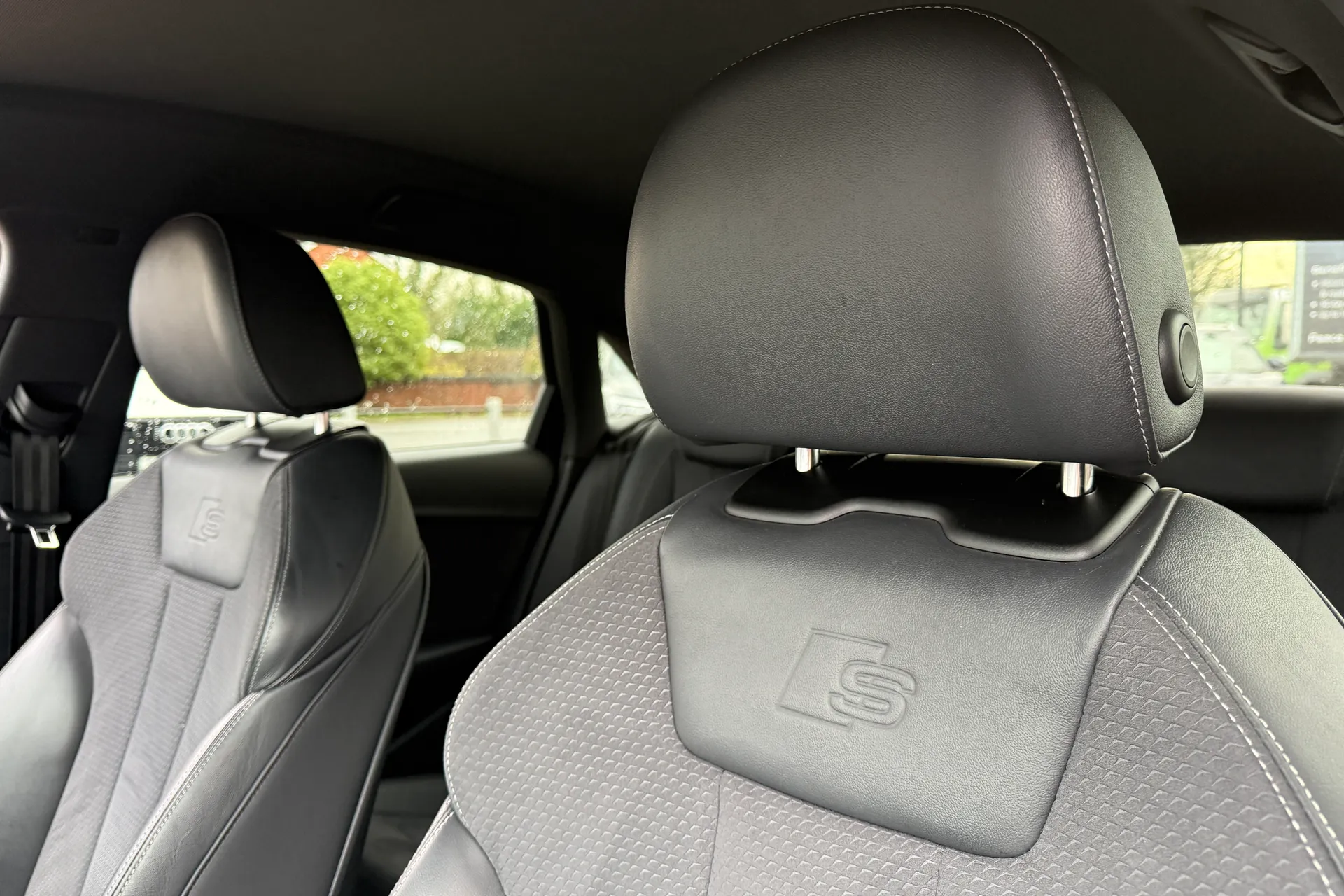 Audi A4 thumbnail image number 27