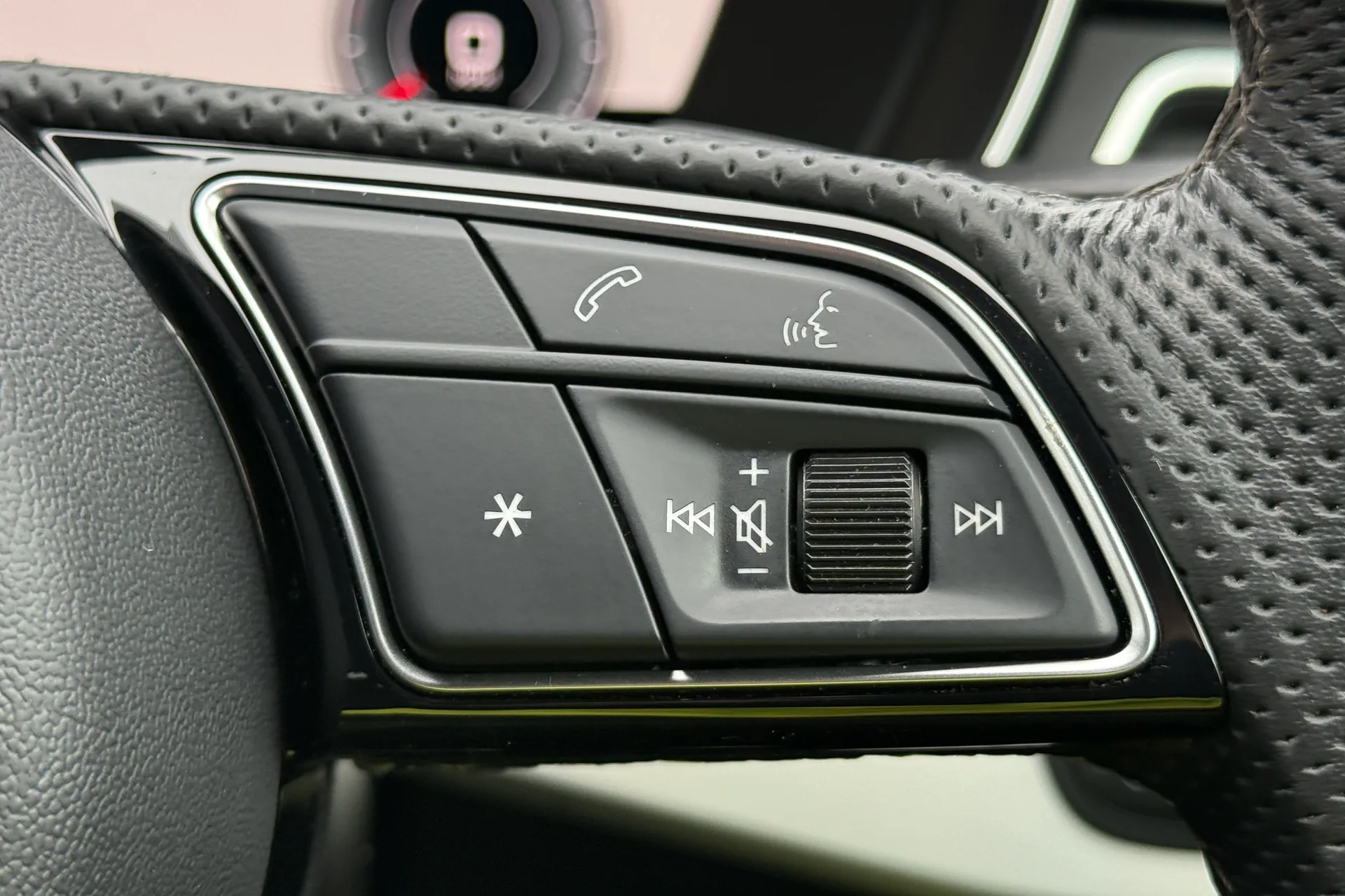 Audi A4 thumbnail image number 18