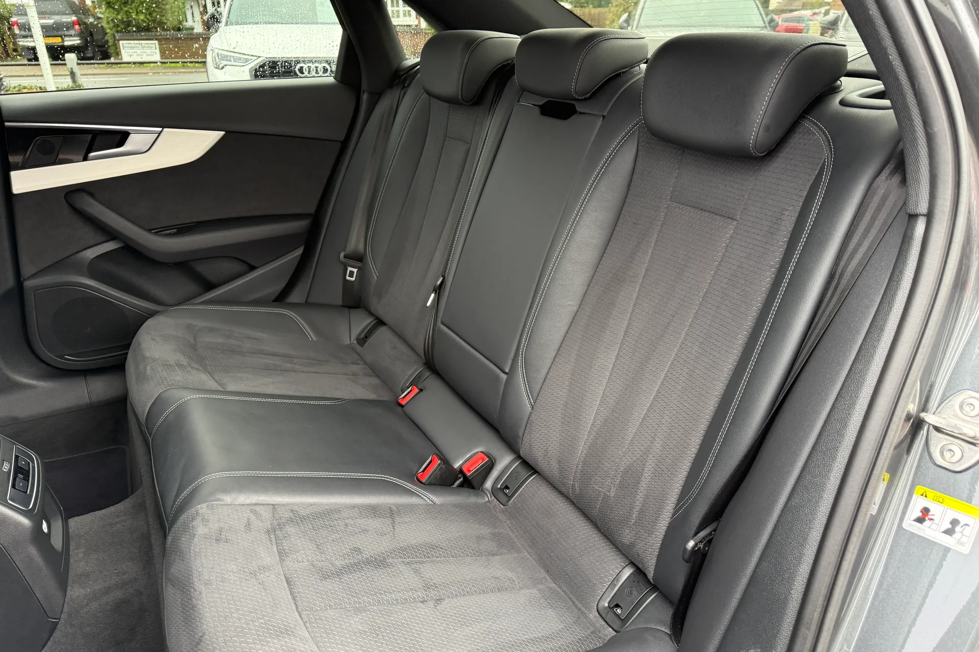 Audi A4 thumbnail image number 39