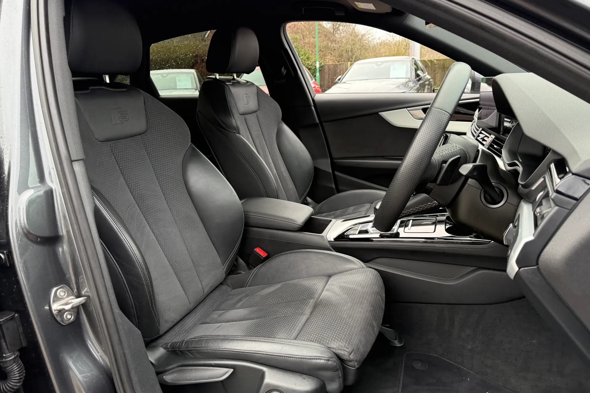 Audi A4 thumbnail image number 23