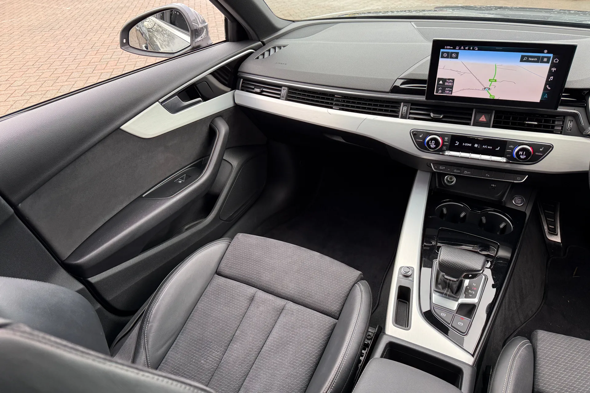 Audi A4 thumbnail image number 35