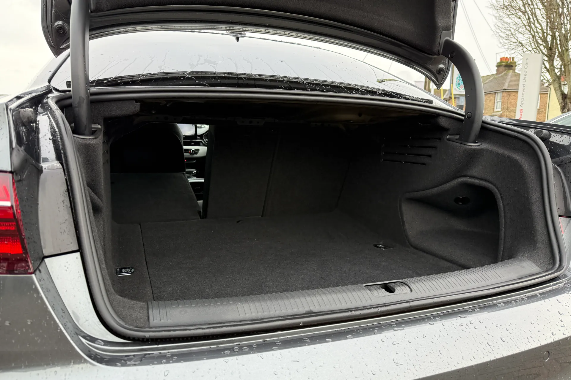 Audi A4 thumbnail image number 32