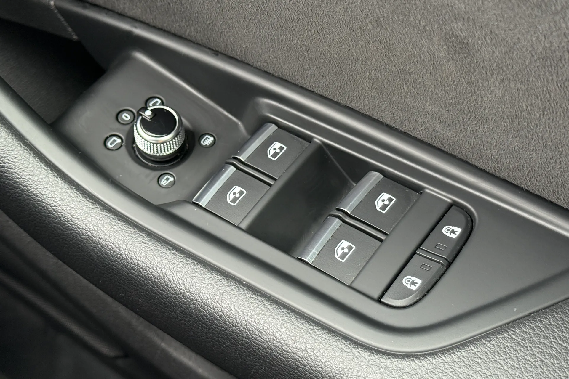 Audi A4 thumbnail image number 15