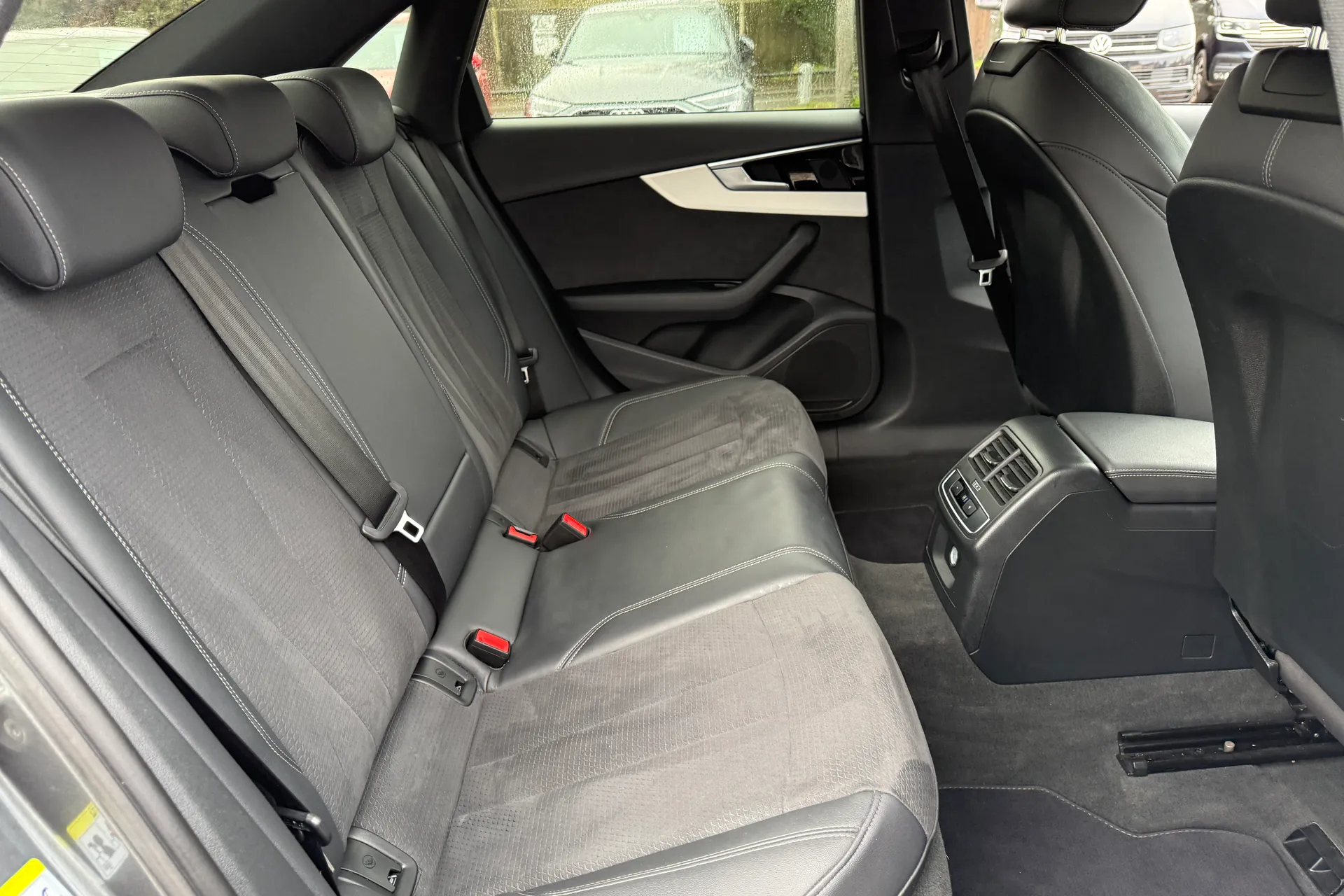 Audi A4 thumbnail image number 41