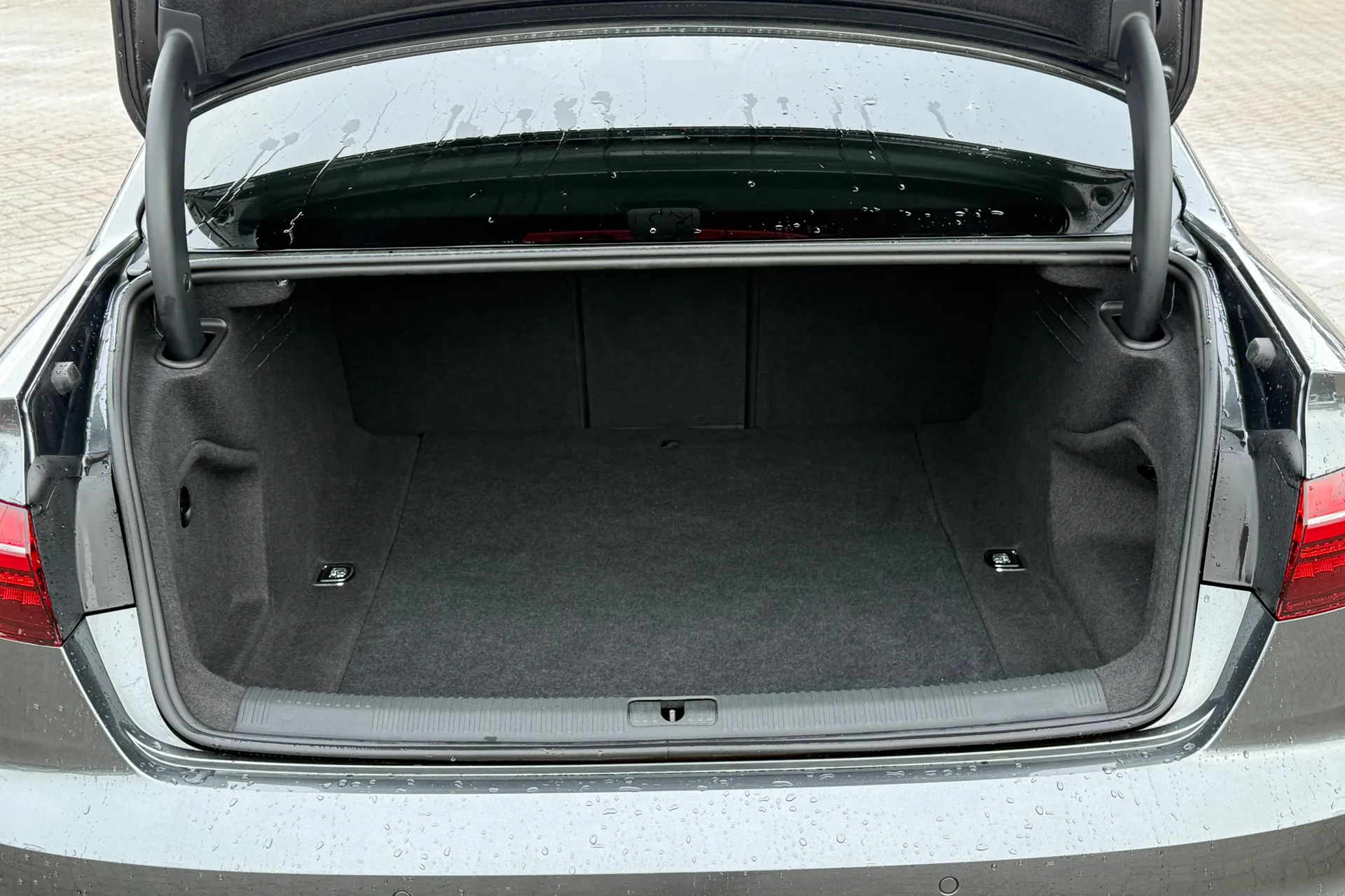 Audi A4 thumbnail image number 31