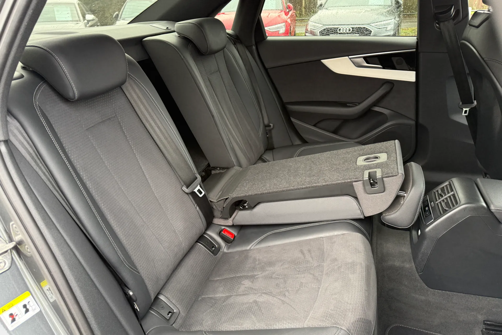 Audi A4 thumbnail image number 43