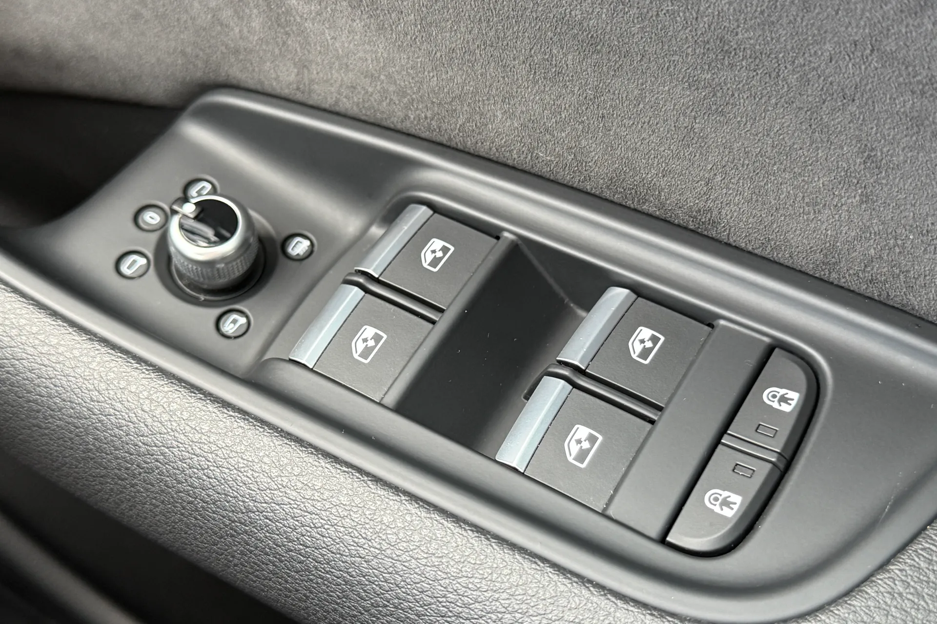 Audi Q7 thumbnail image number 23