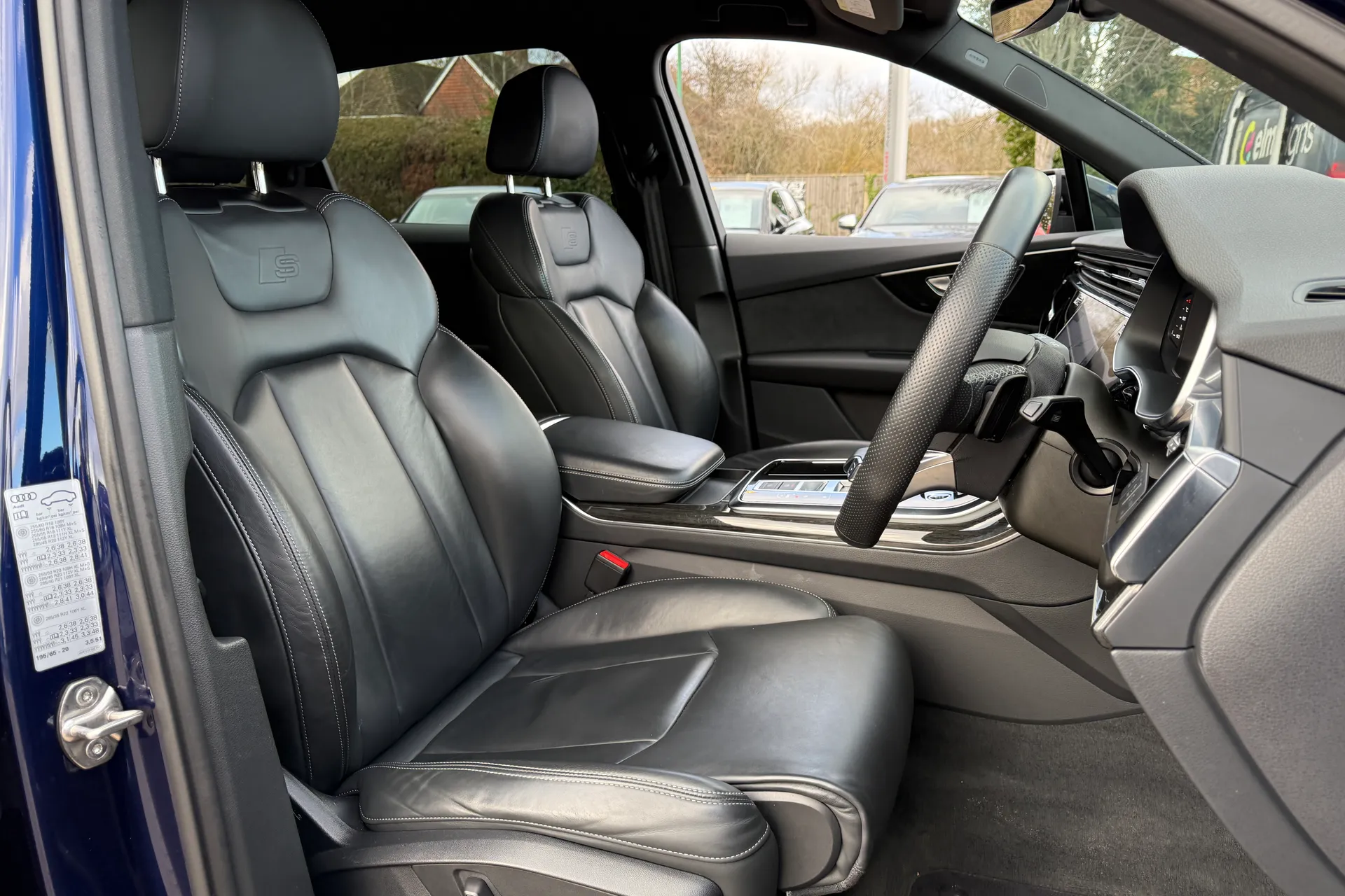 Audi Q7 thumbnail image number 31